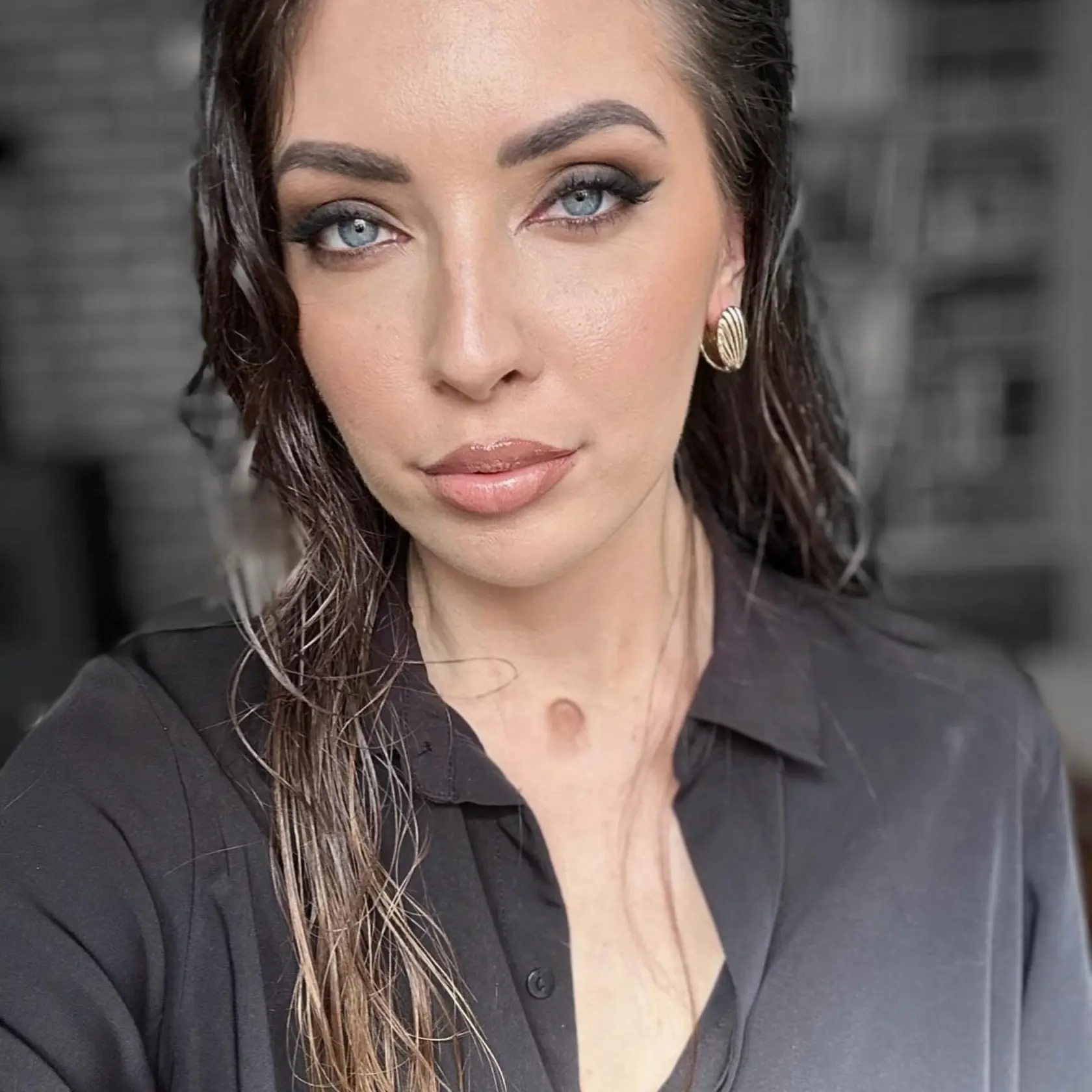 Michaela Kevélyová (28) z Veľkého Kýra si prešla ťažkou životnou skúškou, no nevzdala sa. Napriek tomu, že jej osud poriadne skomplikoval plány, využila každú príležitosť na sebarozvoj.