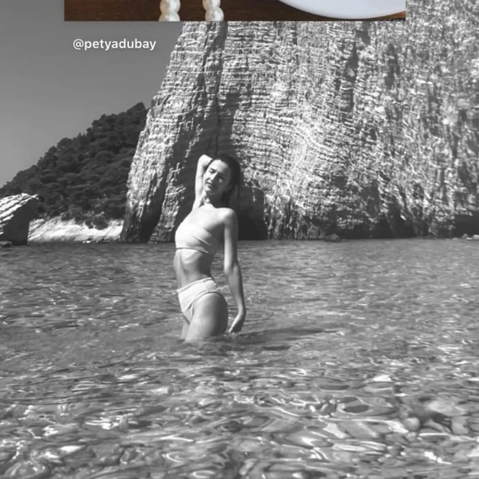 Peťa si vychutnala grécky Zakynthos a zároveň ukázala tip-top postavičku v plavkách.