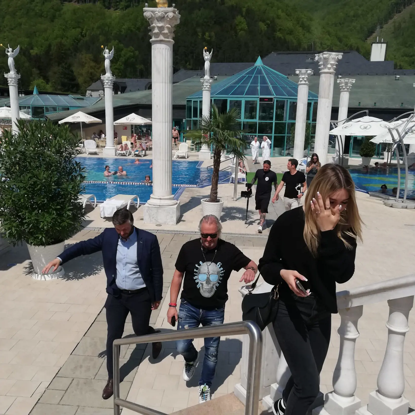 Prostredie a liečebné postupy špecialistov z kúpeľov v Rajeckých Tepliciach ohúrili Geisenovcov do takej miery, že sa sem hodlajú vrátiť. Tentoraz však súkromne.