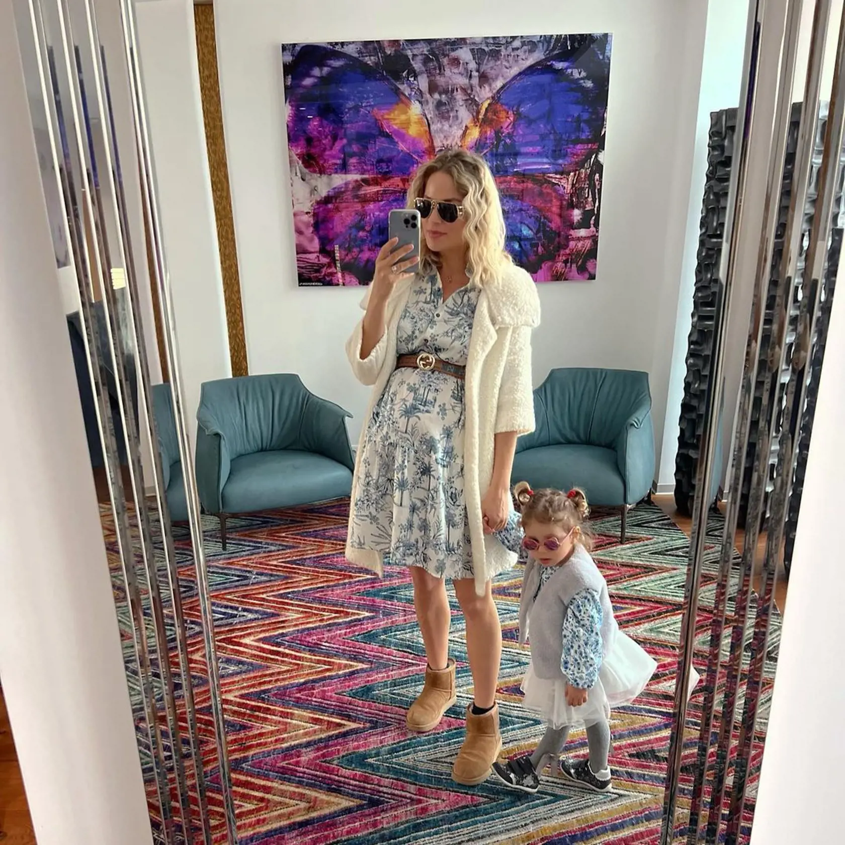 "Maminkaaa, šibačííí,💛" napísala k fotke Ivana. Mama s dcérkou sa zladili do krásnych jarných outfitov.