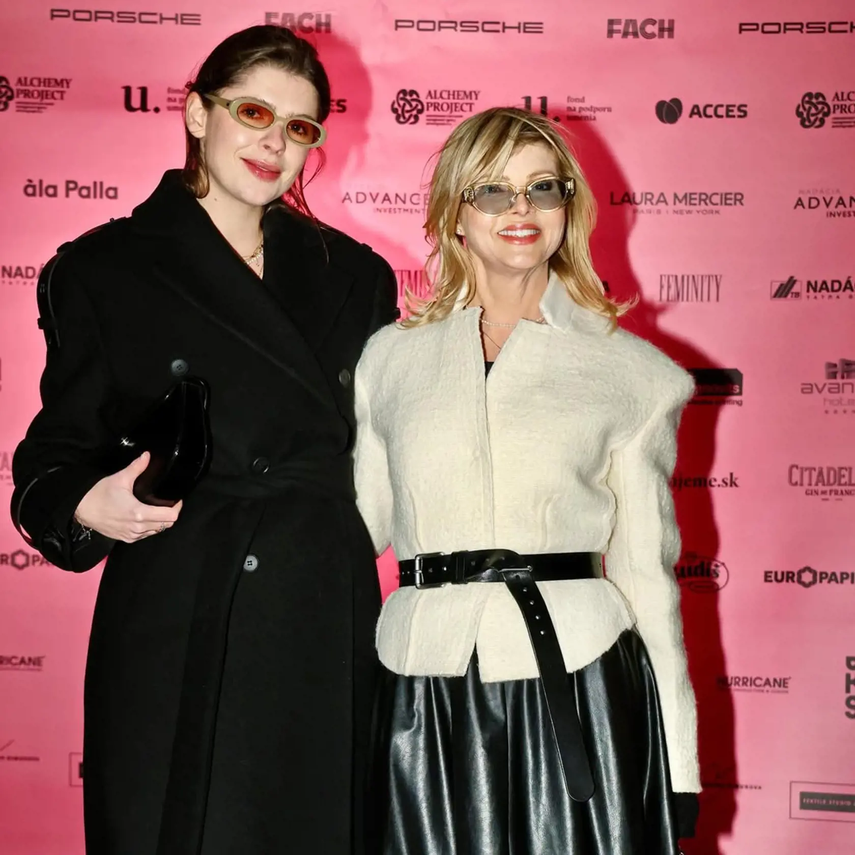 Soňa Müllerová s dcérou Emou na módnej prehliadke Marcela Holubca