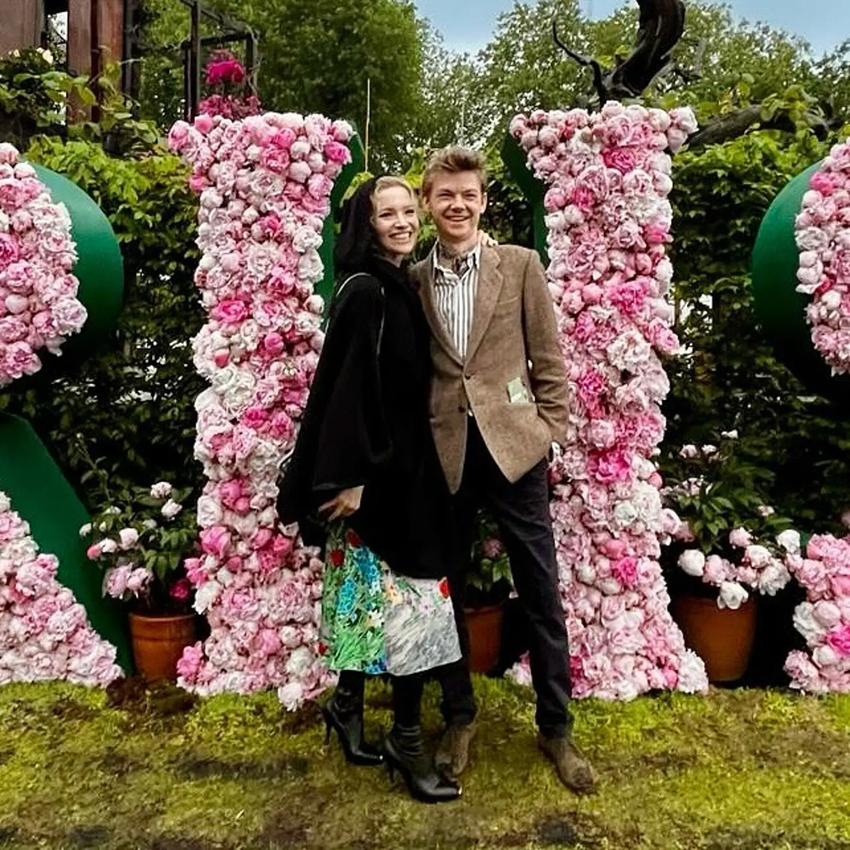 Tento pár vyhráva súťaž o najromantickejší pár! Veď pozrite, ako im to veľmi pristane!