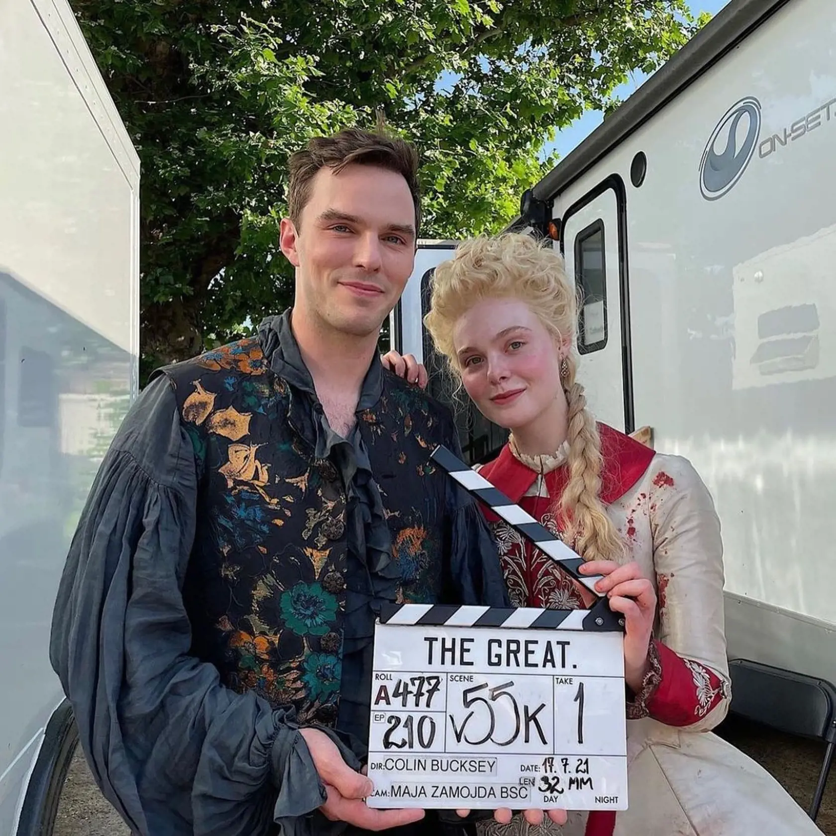 Elle Fanning počas nakrúcania The Great.