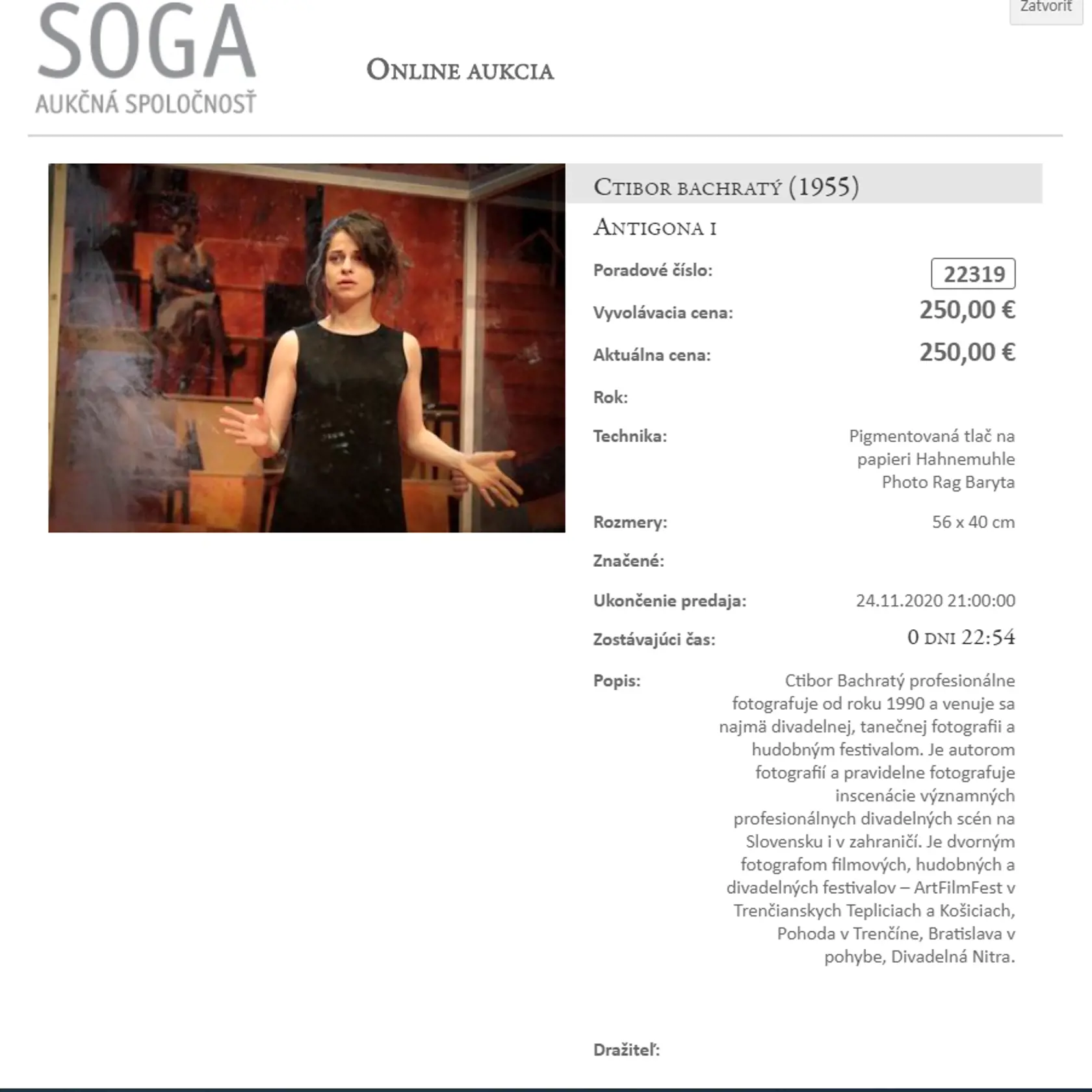 V dražbe aukčnej spoločnosti SOGA sa ocitli aj fotografie zosnulej Moniky Potokárovej z inscenácie Antigona. Jej hlavná postava si berie život.