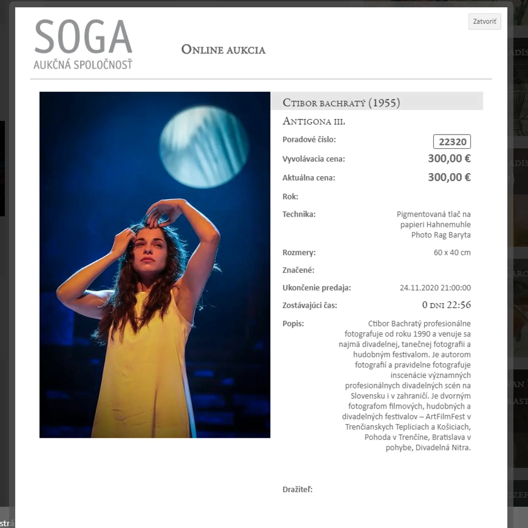 V dražbe aukčnej spoločnosti SOGA sa ocitli aj fotografie zosnulej Moniky Potokárovej z inscenácie Antigona. Jej hlavná postava si berie život.