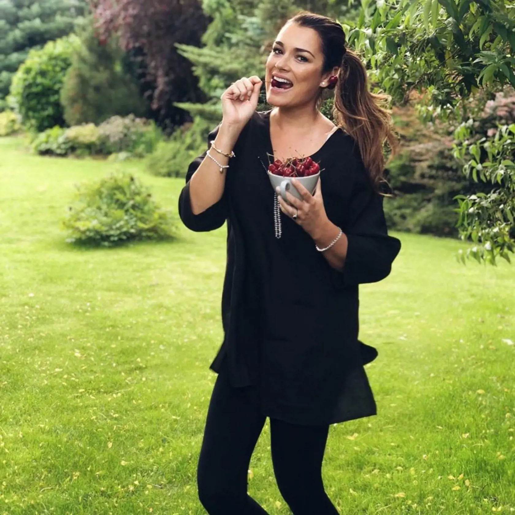 Česká exmodelka Alena Šeredová, ktorá sa pred niekoľkými dňami stala už trojnásobnou maminou, si svojho partnera Alessandra nevie vynachváliť.