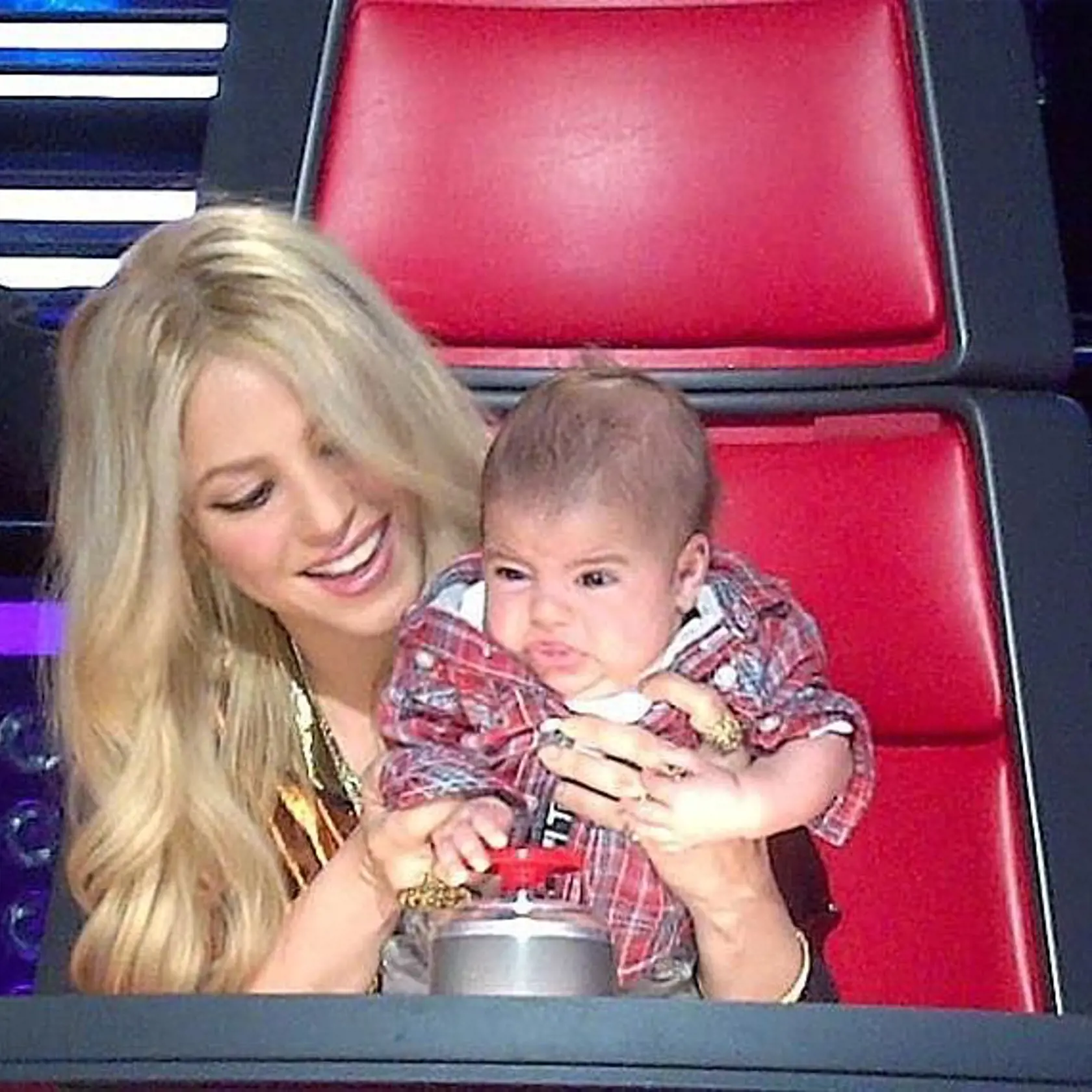 Shakira s malým Milanom v americkej šou.