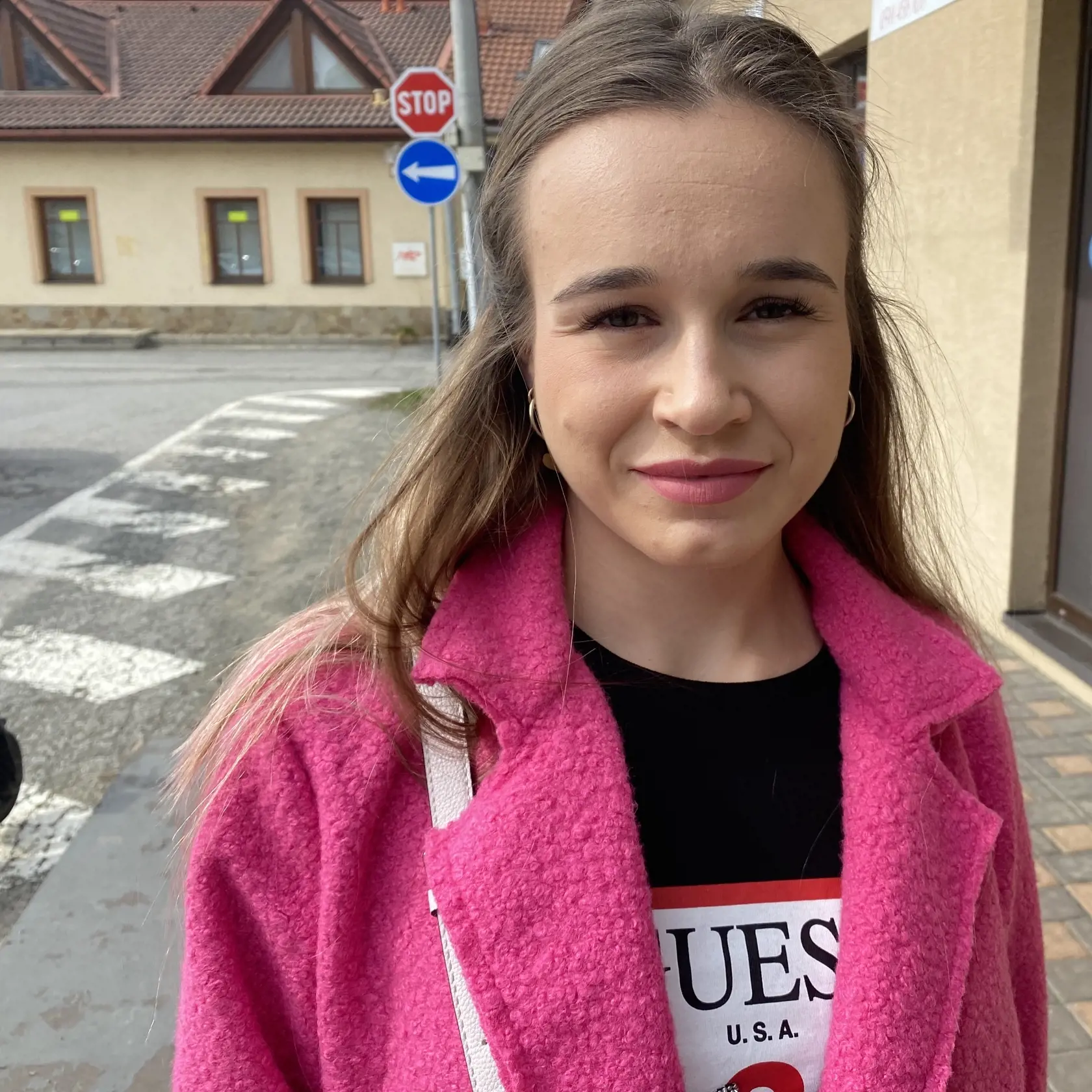 Patrícia (23), Prešov - "Človek už ani nevie na čom ušetriť. Teraz mesto zvýšilo na letné mesiace poplatok za škôlku o 300-percent. Ja ako samoživiteľka mám zaplatiť 180 eur za mesiac na jedno dieťa? Keď zarobím minimálnu mzdu, tak ani do práce sa mi neoplatí chodiť, nič mi nezostane."