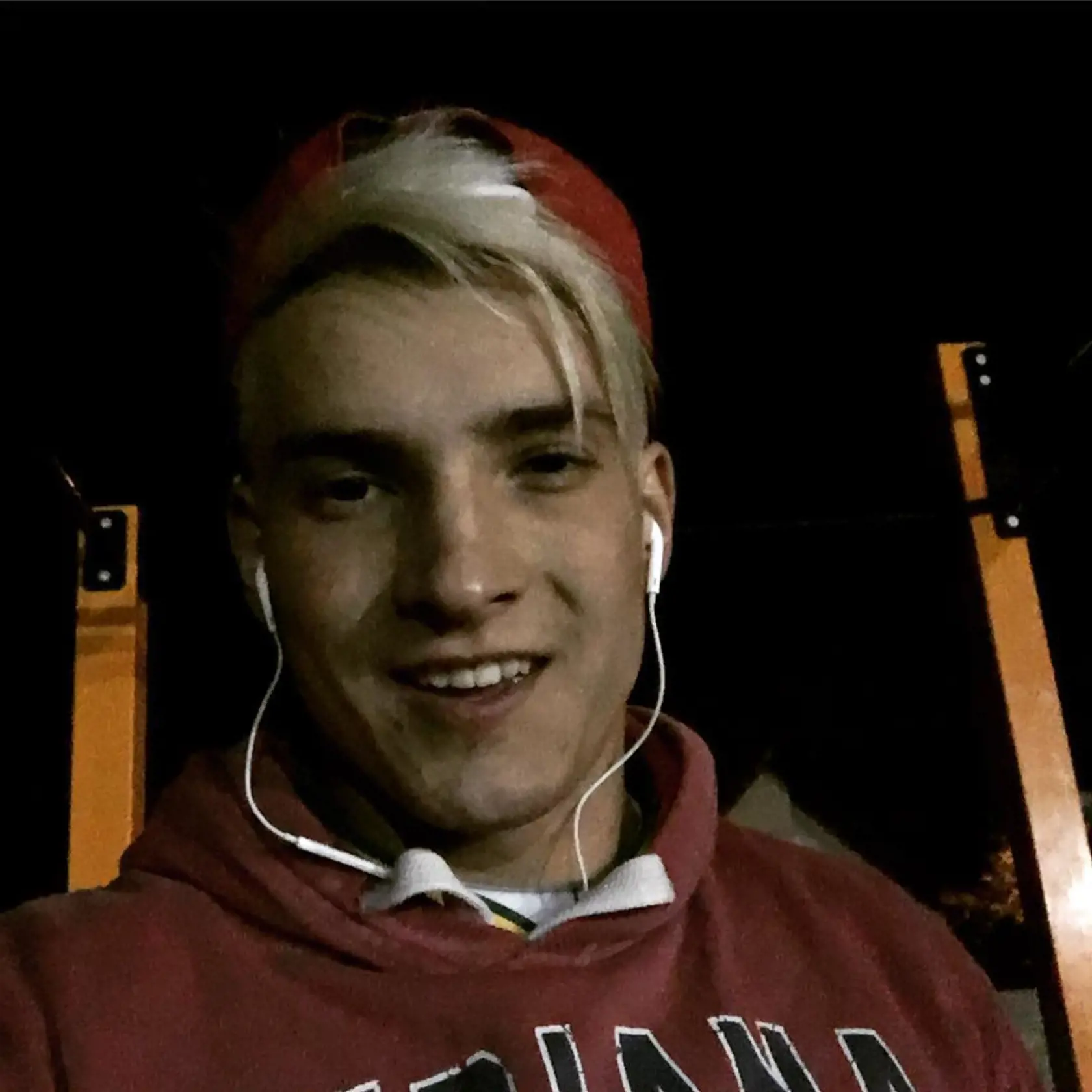 Kedysi mal aj blond vlasy.