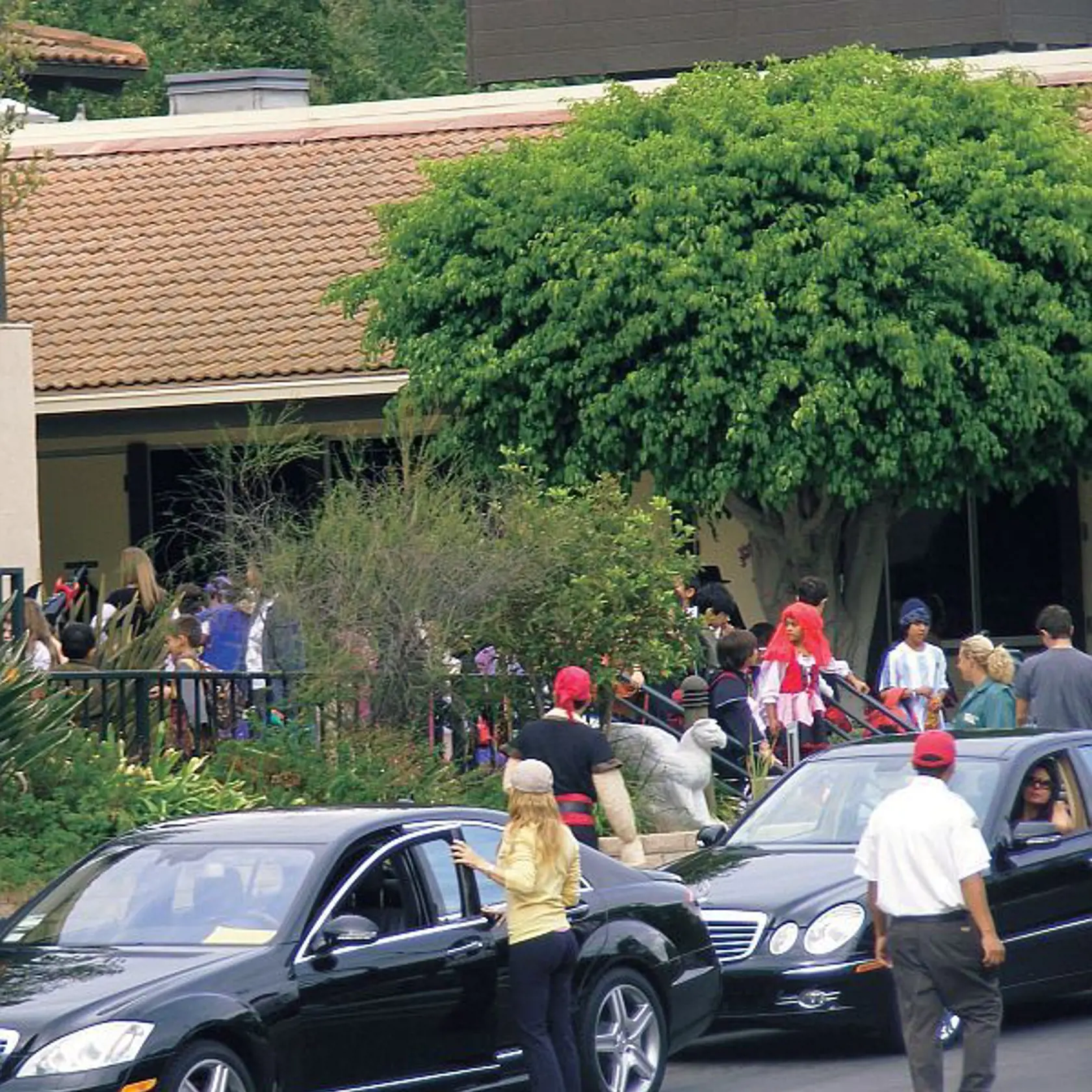 Buckley School je nenápadný areál, pred ktorým