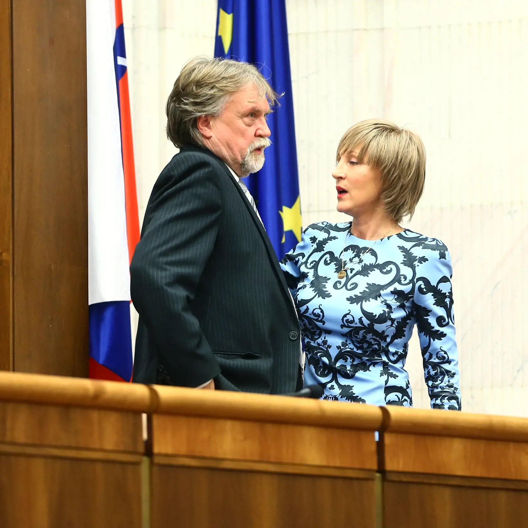 Politika: Odvolanie Renáty Zmajkovičovej z postu podpredsedníčky parlamentu a členky dozornej rady v pieštanskej nemocnici po tom, čo sa prevalila kauza o nevýhodnom nákupe CT prístroja. 