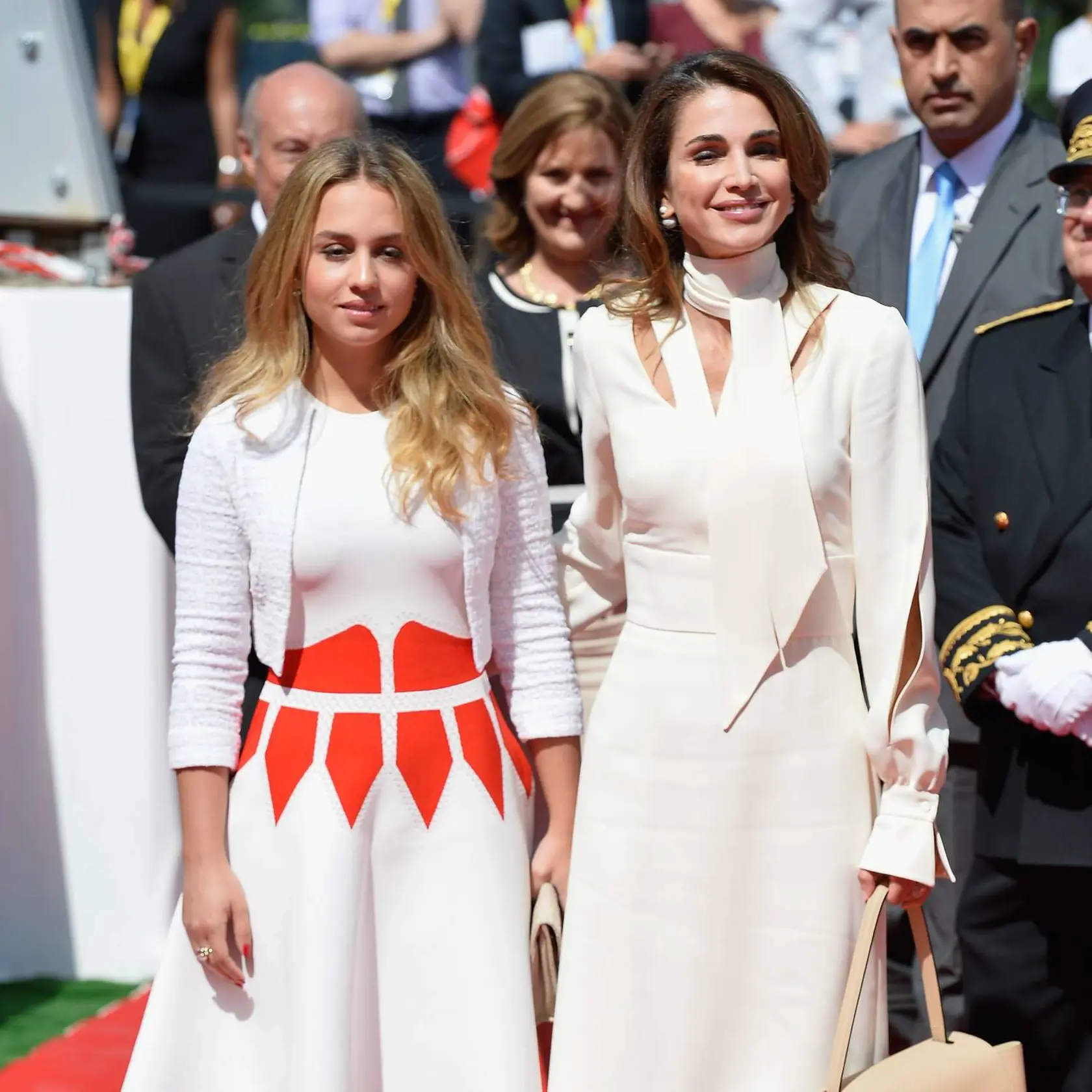 Princezná Iman je známa svojou bezchybnou eleganciou a vkusom vo svete módy. So svojou mamou, kráľovnou Ranijou patria k ozdobám arabského sveta.