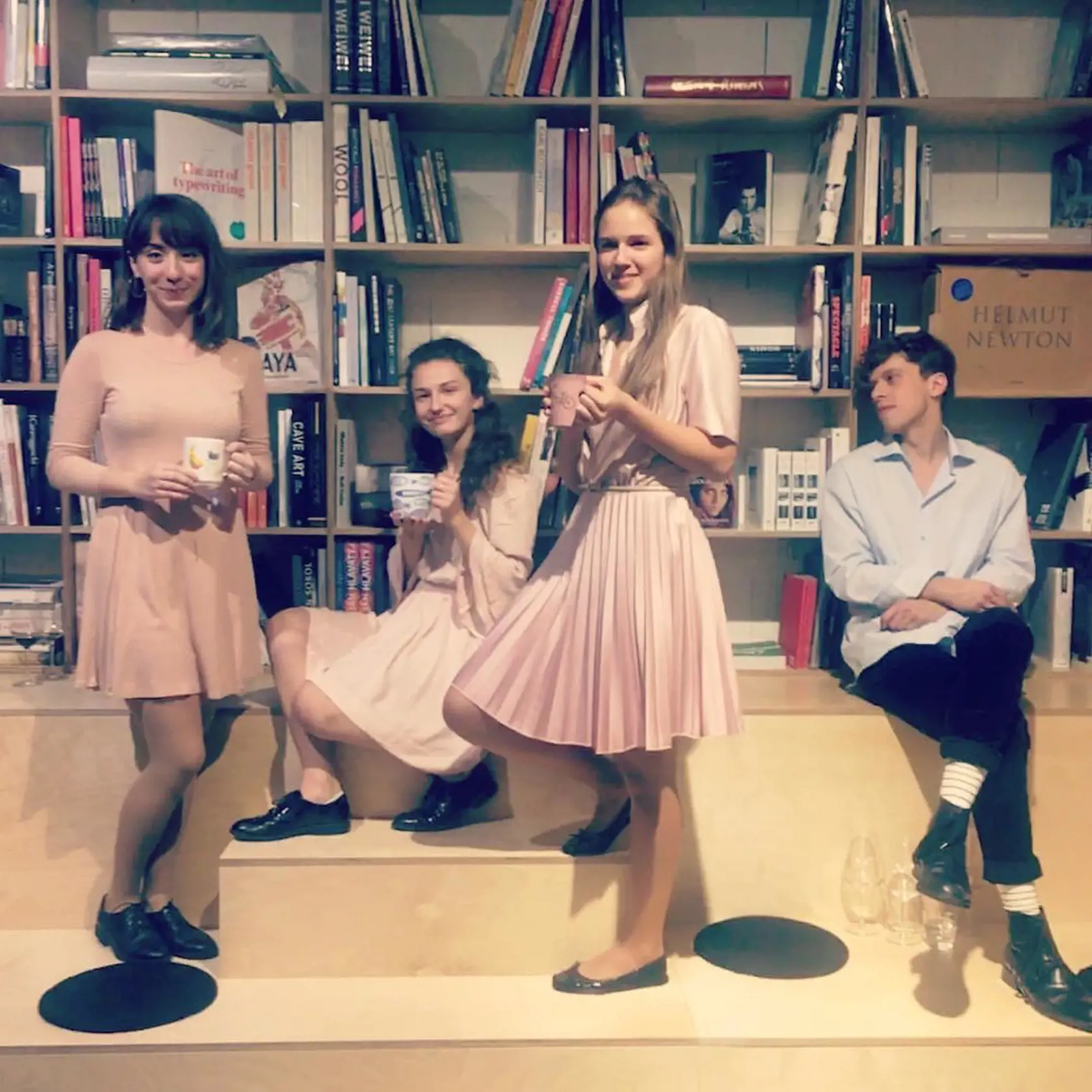 Petra so svojimi spolužiačkami založila malé poetické zoskupenie Poetri a už na škole organizovali poetické večery. Spolupracuje s nimi aj Petrin priateľ Vladko.