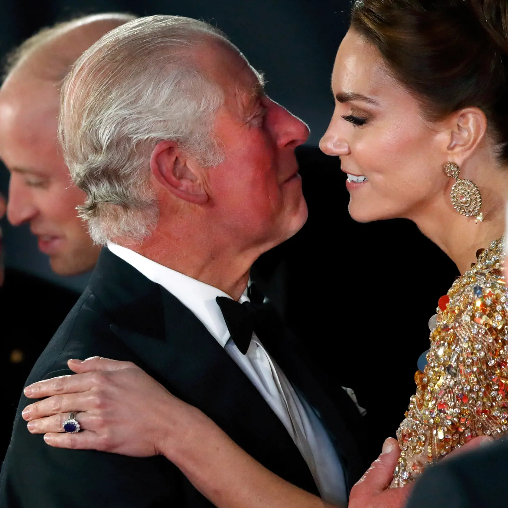Princ Charles a vojvodkyňa Kate na premiéra nového Jamesa Bonda.