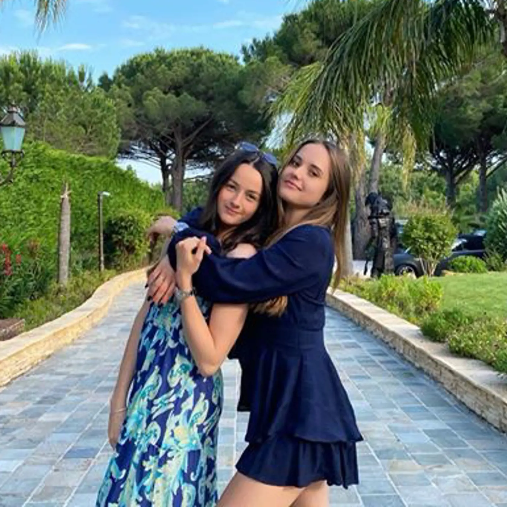 Samozrejme, že Carmenino nezodpovedné správanie nasledovali aj jej dve dcéry, ktoré sa na sociálnych sieťach pochválili fotografiami z Talianska bez rúšok na tvári.