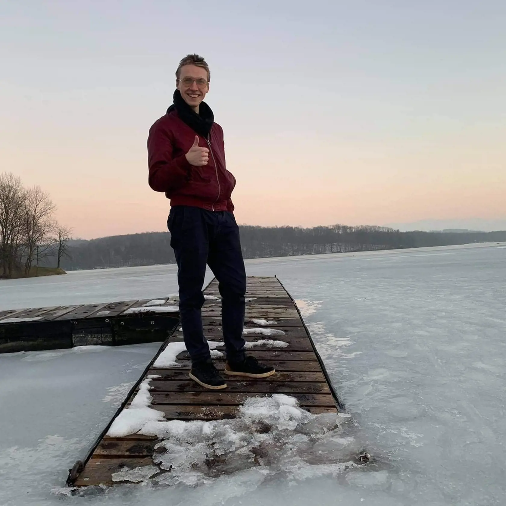 Aj keď bol Denis poistený v Hong Kongu, poistenie v Číne neplatí a hospitalizácia bude stáť desiatky tisíc eur, ktoré rodina nemá.