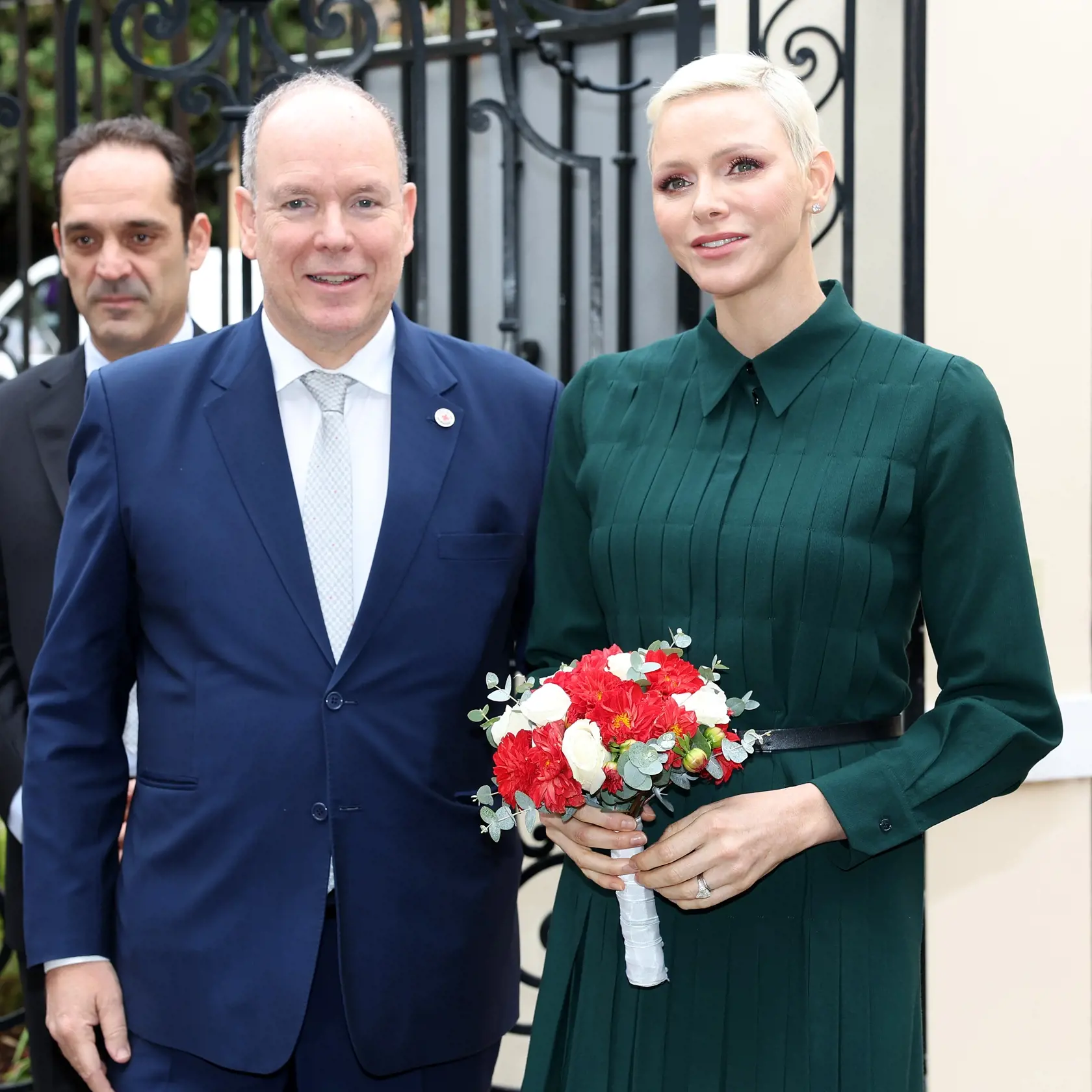 Zatiaľ čo kedysi preferovala dlhšie, blond vlasy, v roku 2020 sa dala ostrihať "na pankáča" a o rok neskôr zase siahla po takmer chlapčenskom výzore. V roku 2022 opäť vsadila na blondínku, no s veľmi krátkym strihom.