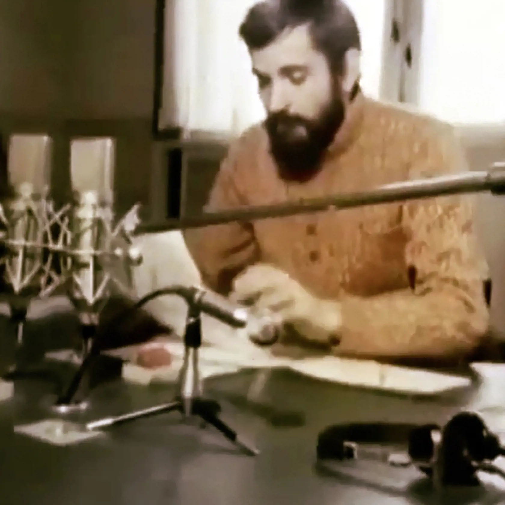 RETRO
Do rozhlasu nastúpil krátko po vysokej škole.