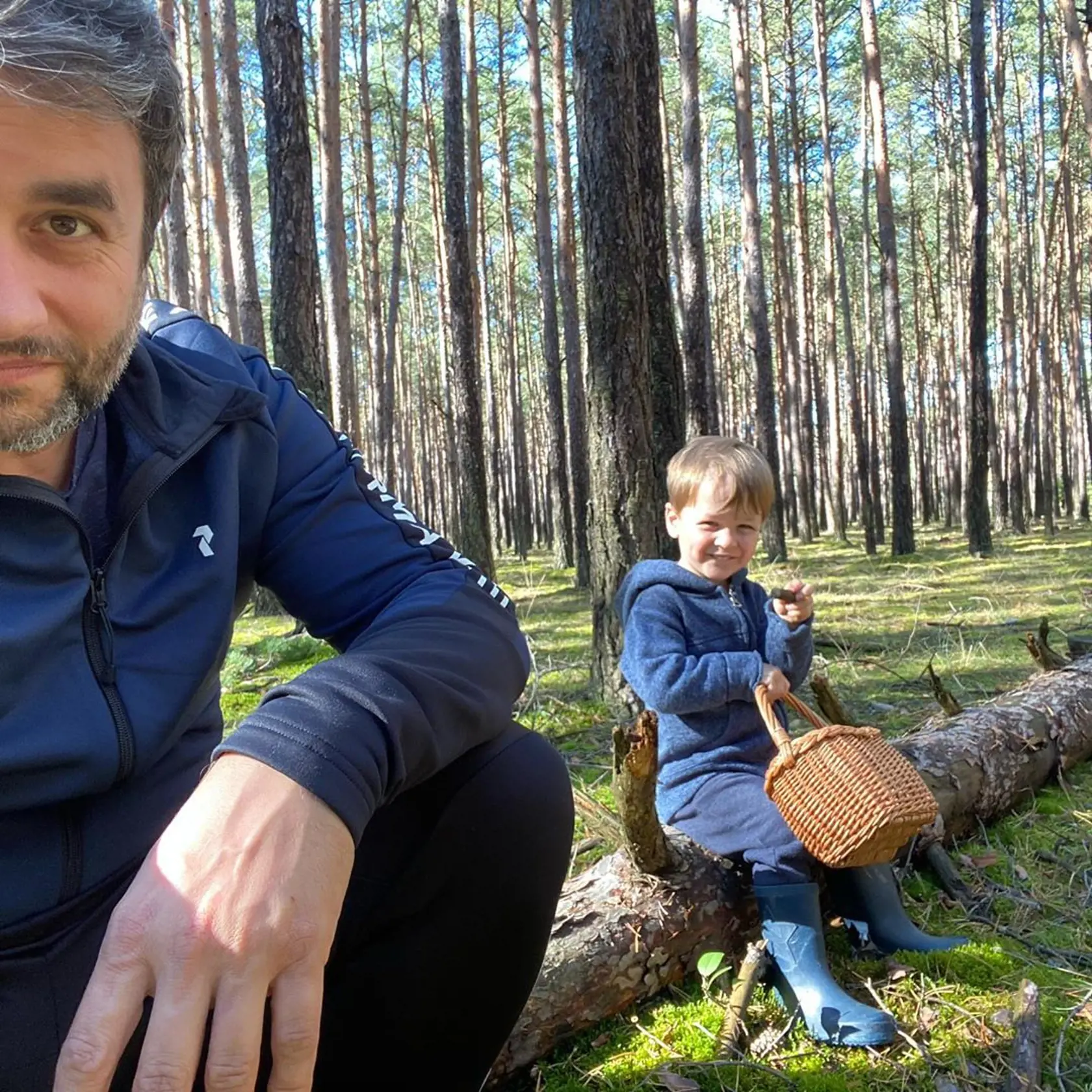 Vlado Kobielsky so synom Krištofom na hubách