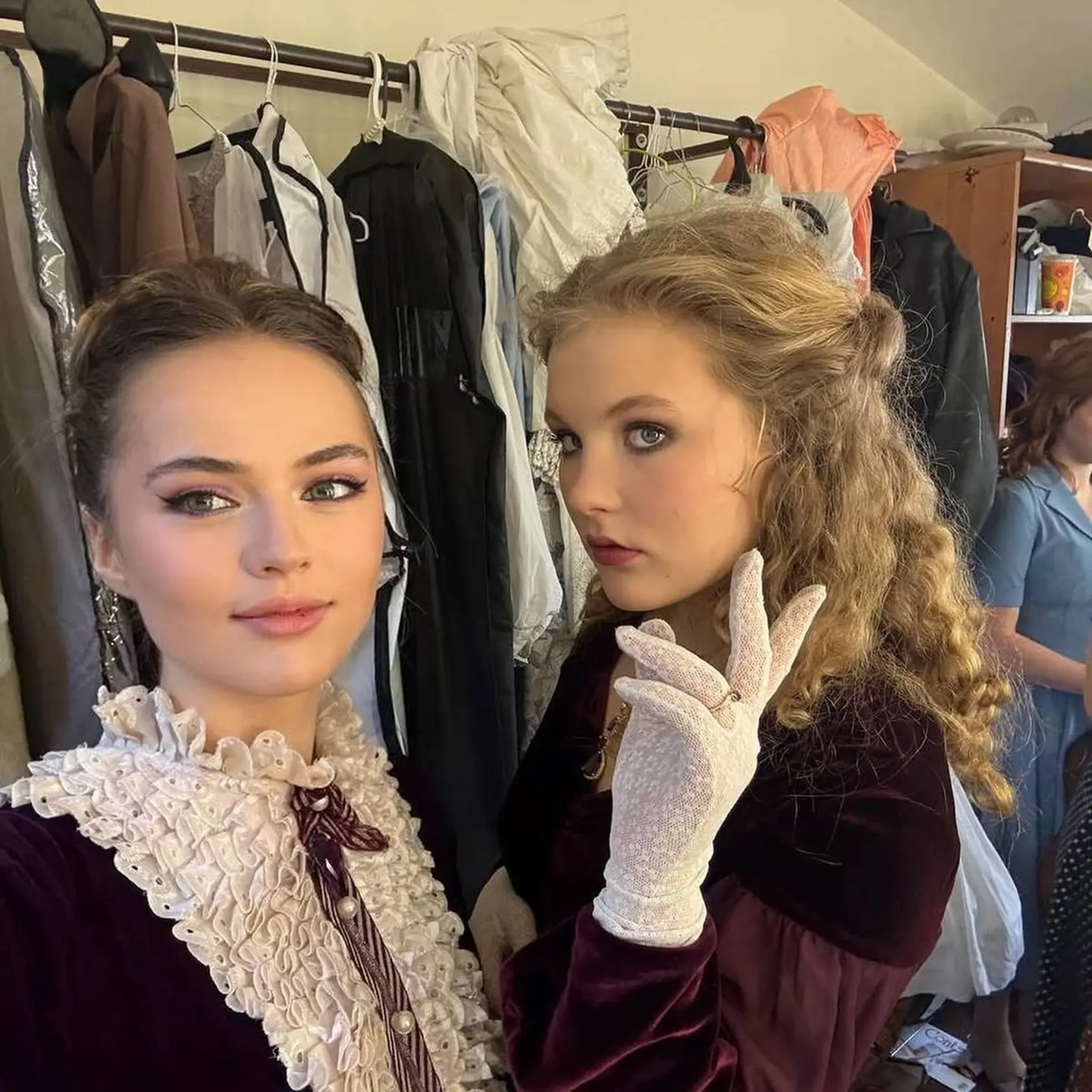 Kristina Pimenova študuje herectvo na strednej škole v Moskve.