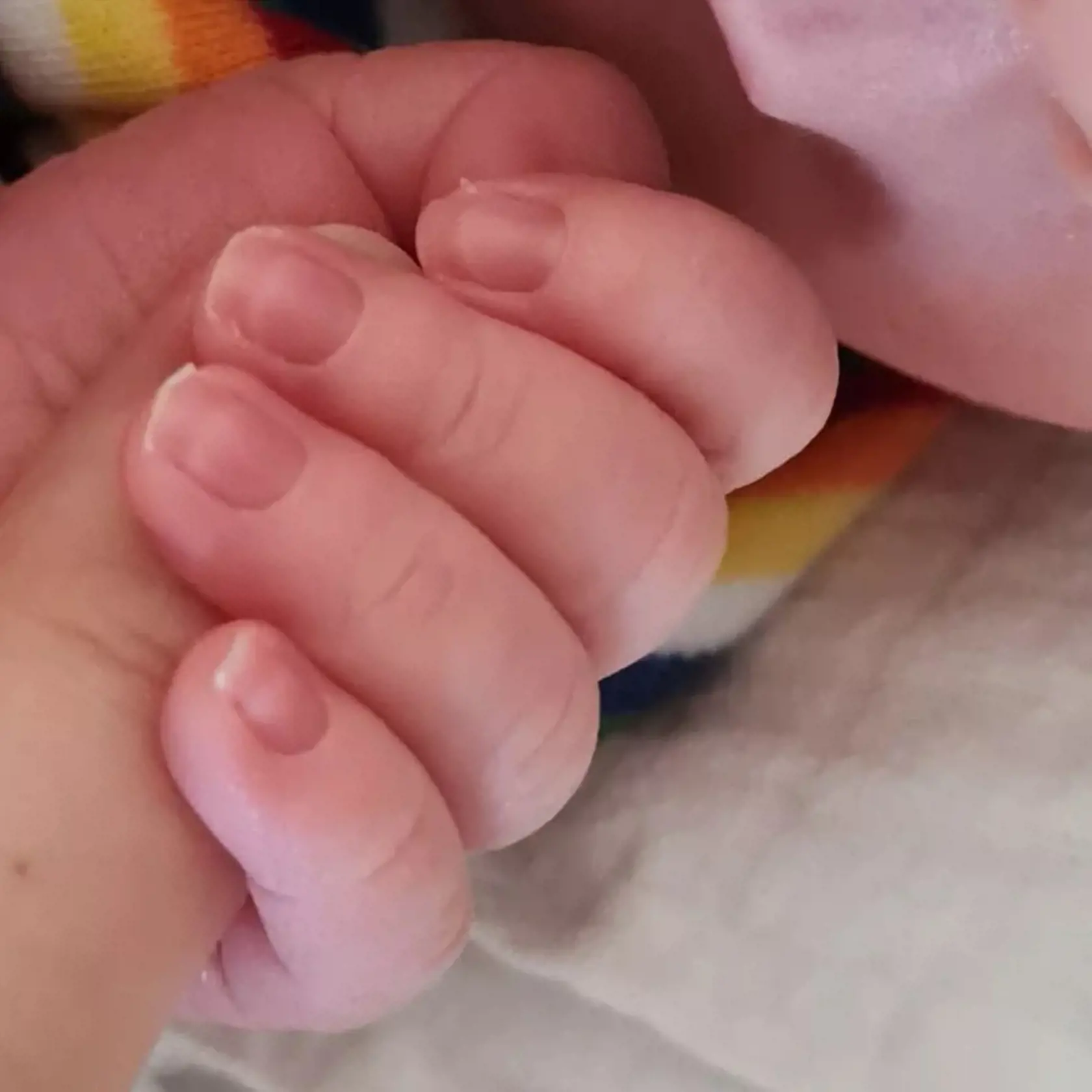 "Vždy som vás, chlapci, ľúbila. Ale pozor, toto je vážne na celý život. Ondrík, vitaj. Robo, bude sranda," napísala mamina.