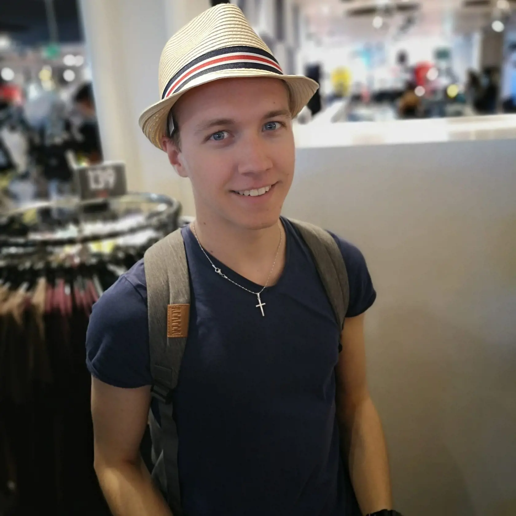 Aj keď bol Denis poistený v Hong Kongu, poistenie v Číne neplatí a hospitalizácia bude stáť desiatky tisíc eur, ktoré rodina nemá.