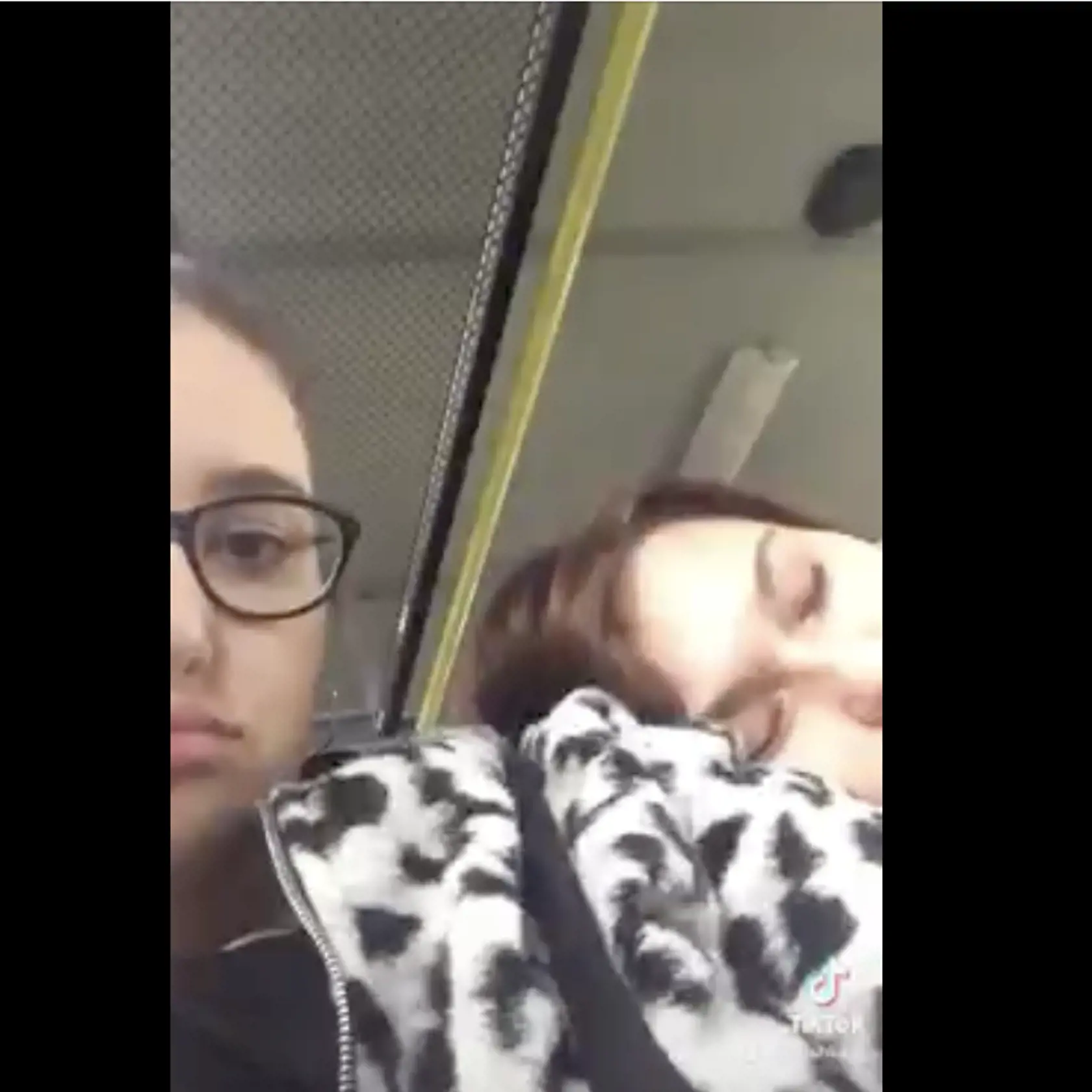 Nerozlučné kamošky Broňa (†21) a Miriam.