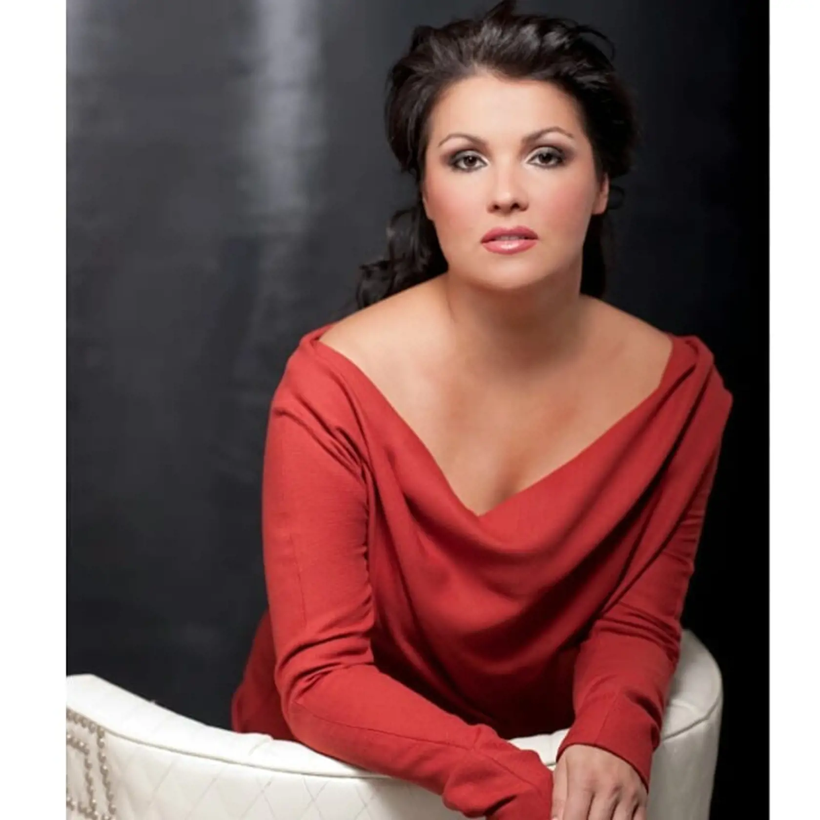 Po invázii na Ukrajinu Anna Netrebko uviedla, že odsudzuje vojnu na Ukrajine. Zdržala sa však explicitnej kritiky Vladimira Putina. 