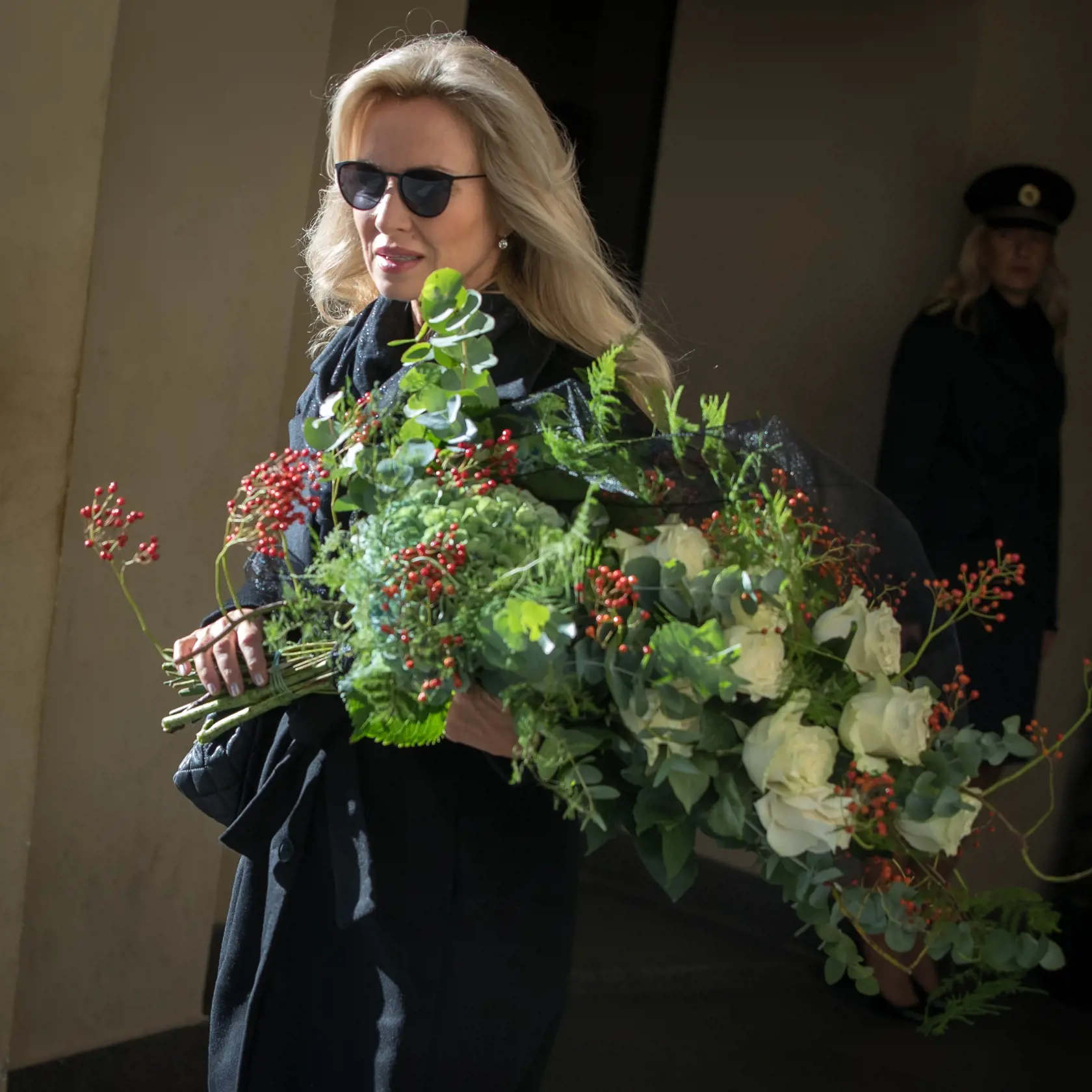 Zádušná omša za zosnulého Karla Gotta v chráme Svätého Víta na Pražskom hrade. S hudobnou legendou sa prišlo rozlúčiť množstvo známych osobností kultúrneho a verejného života. Na snímke je Kateřina Brožová.
