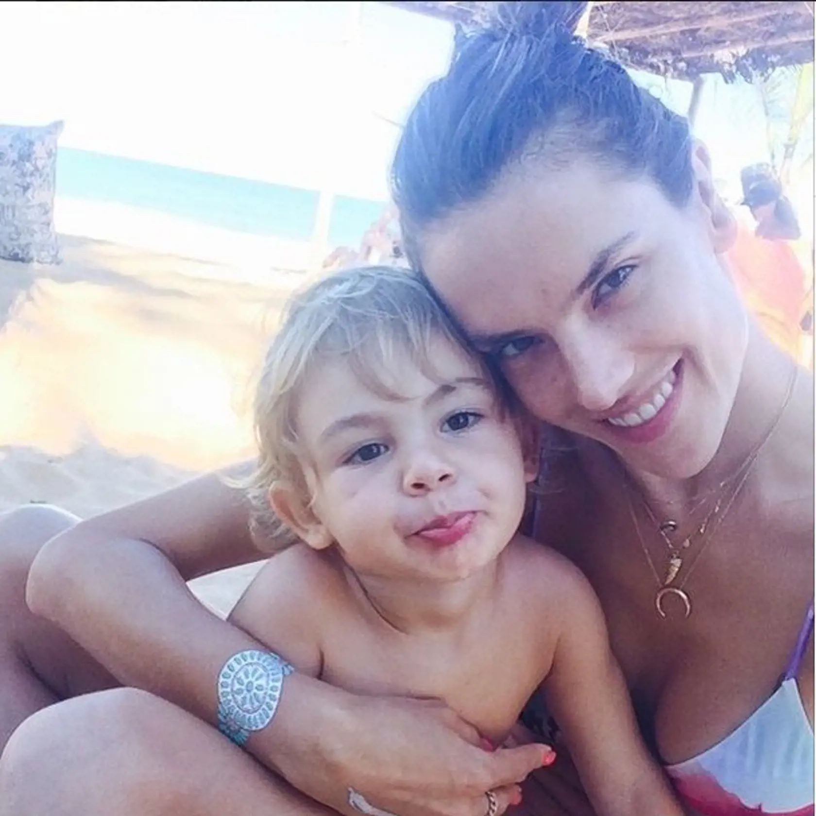 Alessandra Ambrosio neodloží svoje doplnky