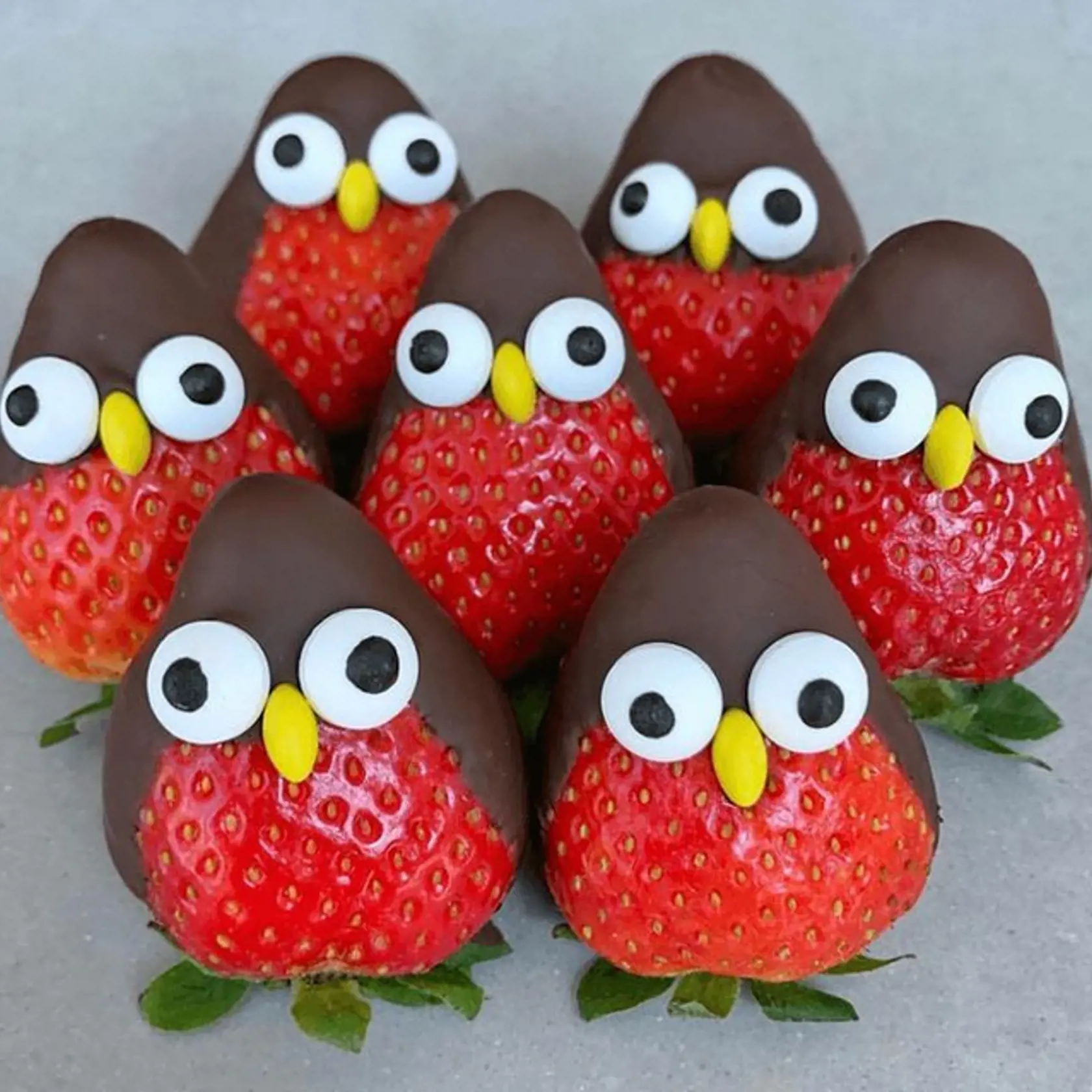Jahodové sovičky. Jahody bývajú často súčasťou valentínskych receptov.