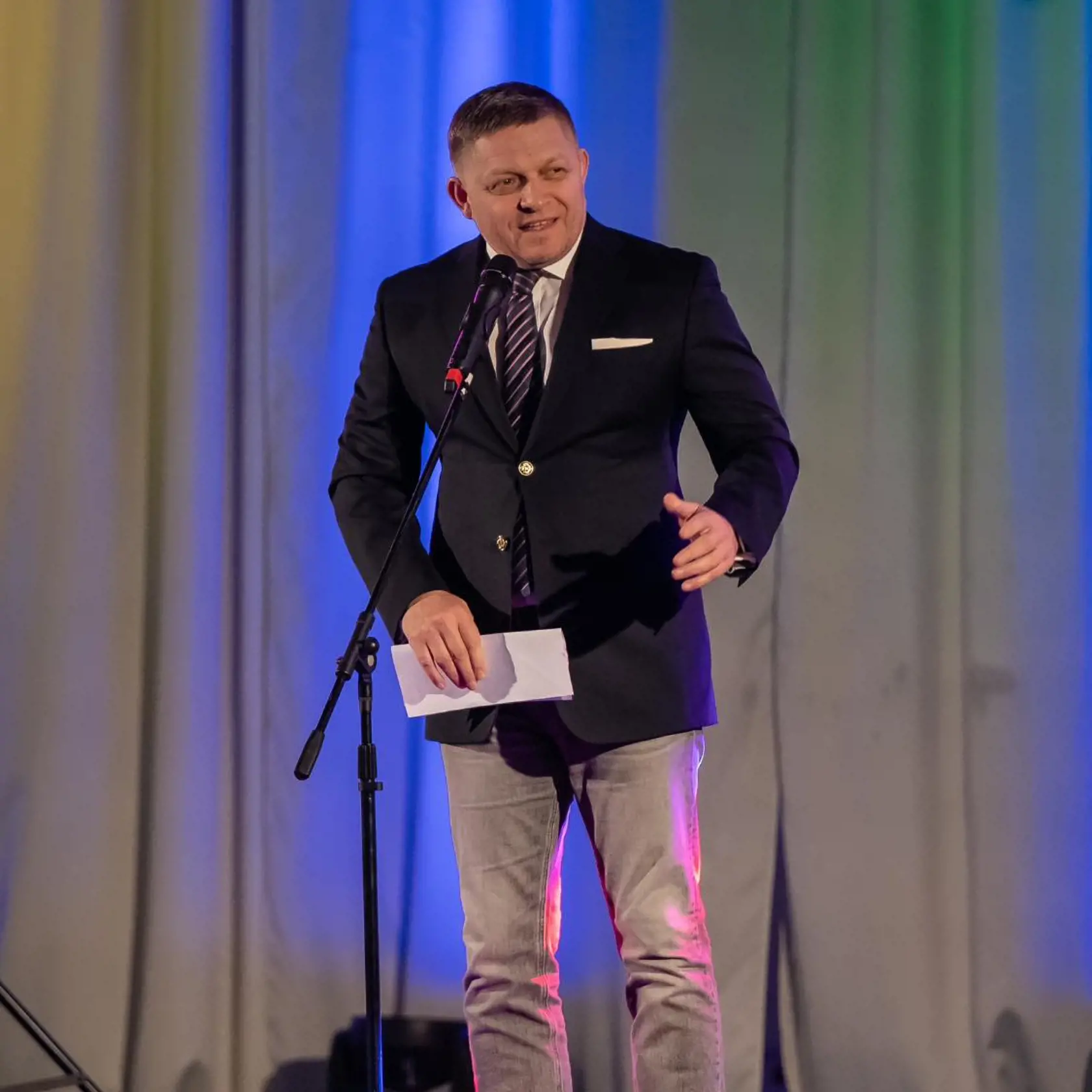 Predseda strany Robert Fico na pódiu recitoval a rozprával aj vtipy.