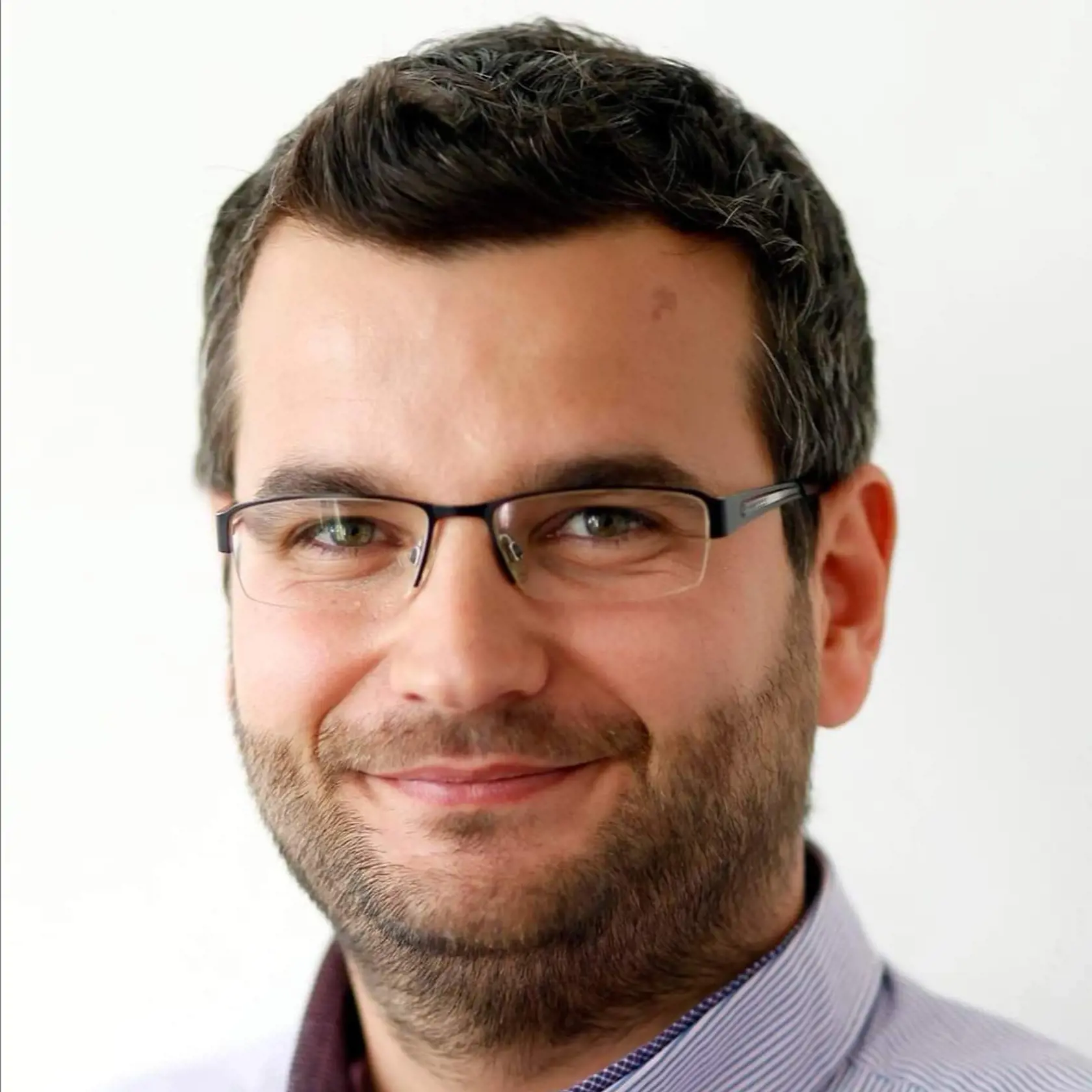 Starosta obce Poriadie Martin Pražienka, z ktorej bola časť detí v autobuse, opísal ako hrdinsky sa zachovali učiteľky v autobuse, aby ochránili deti pred smutnou realitou.