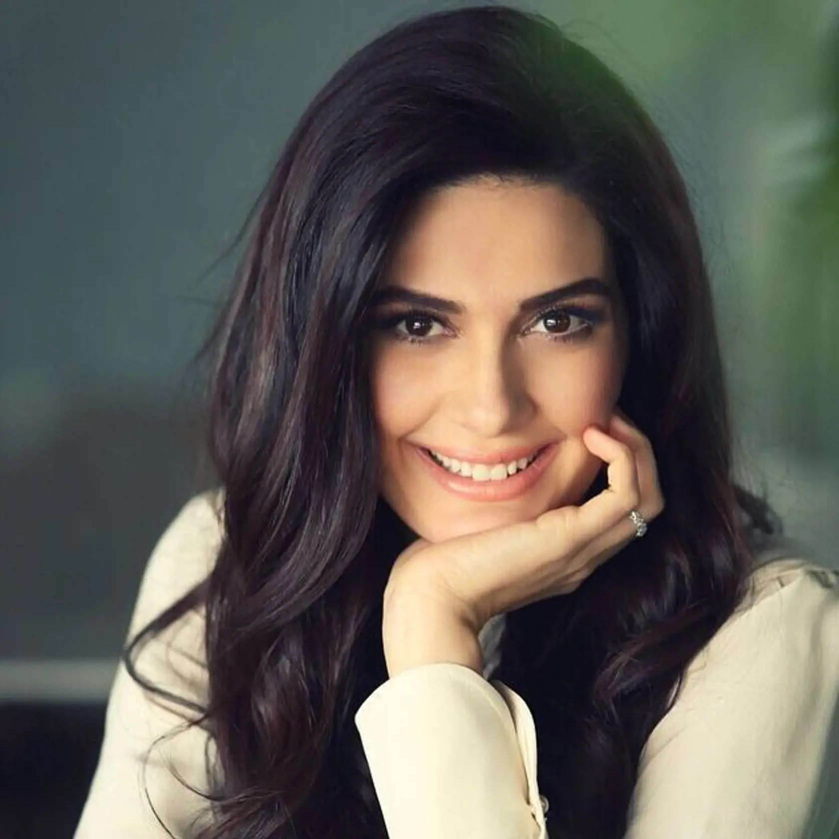 Bergüzar Korel sa preslávila vďaka tureckému seriálu Tisíc a jedna noc.