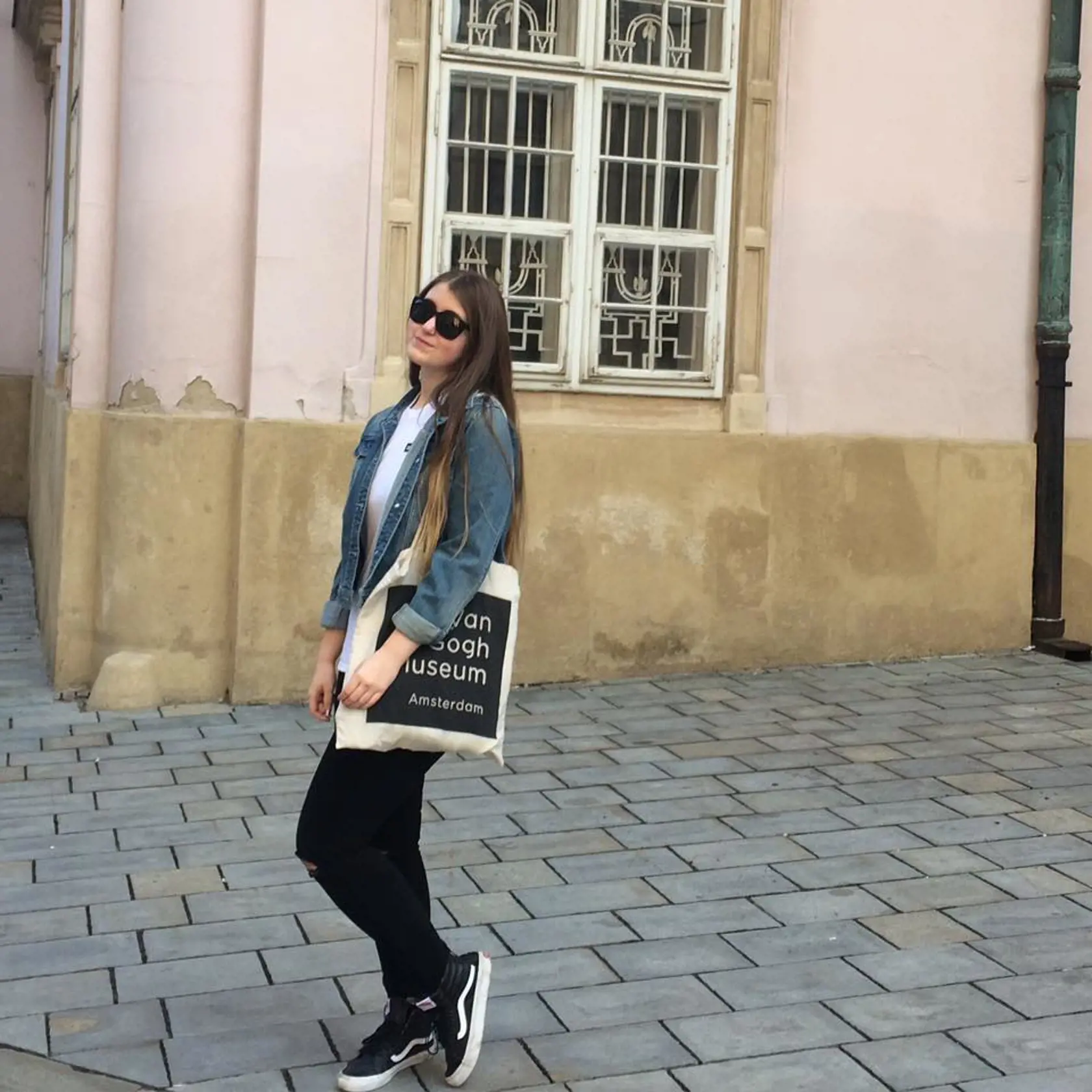 Nina už nenosí červené vlasy.