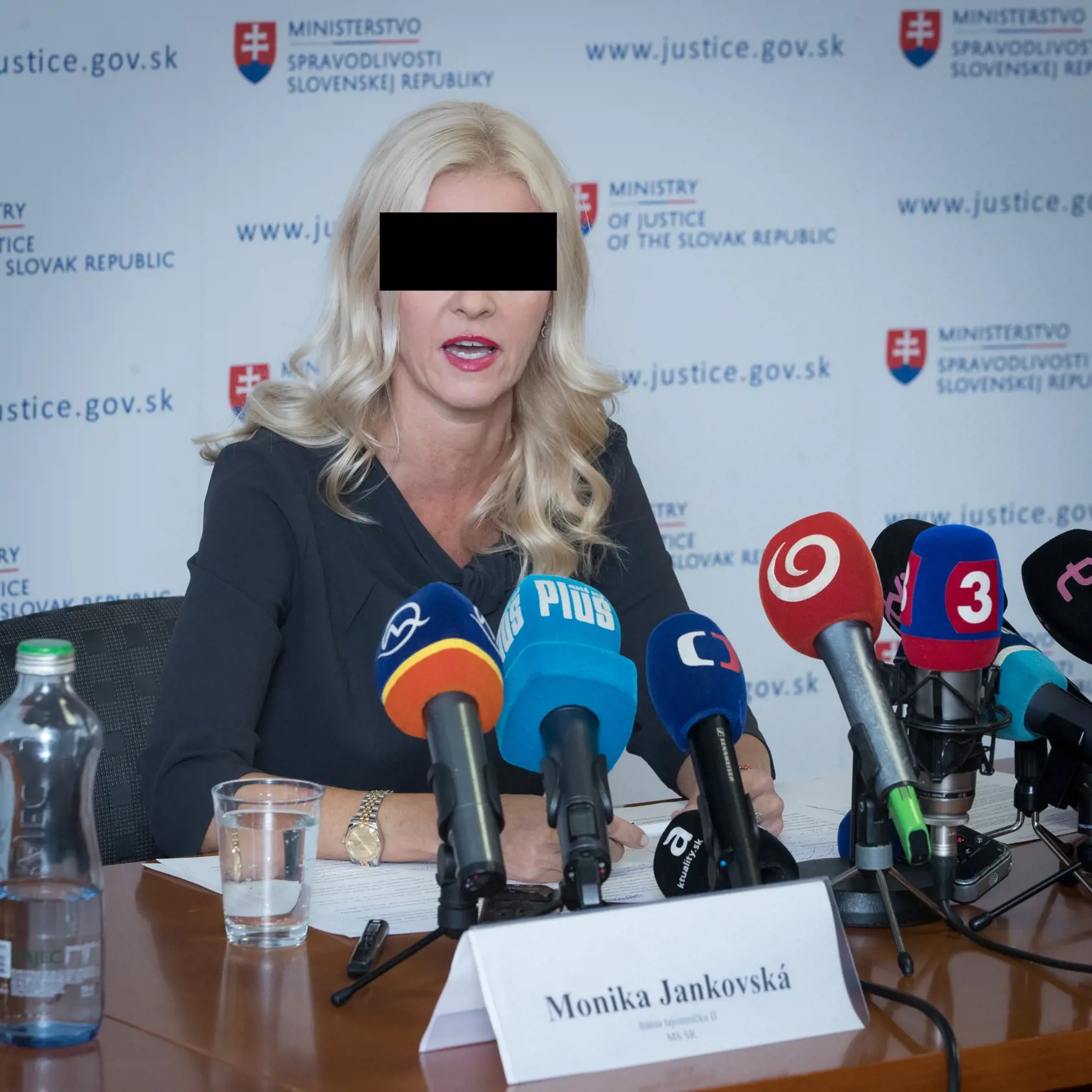 Práve dnes je na programe zasadnutie osobitnej komisie Súdnej rady SR zriadenej pre Threemu Mariana Kočnera. Dostaviť sa mala aj sudkyňa s pozastaveným výkonom funkcie a niekdajšia štátna tajomníčka ministerstva spravodlivosti Monika Jankovská.