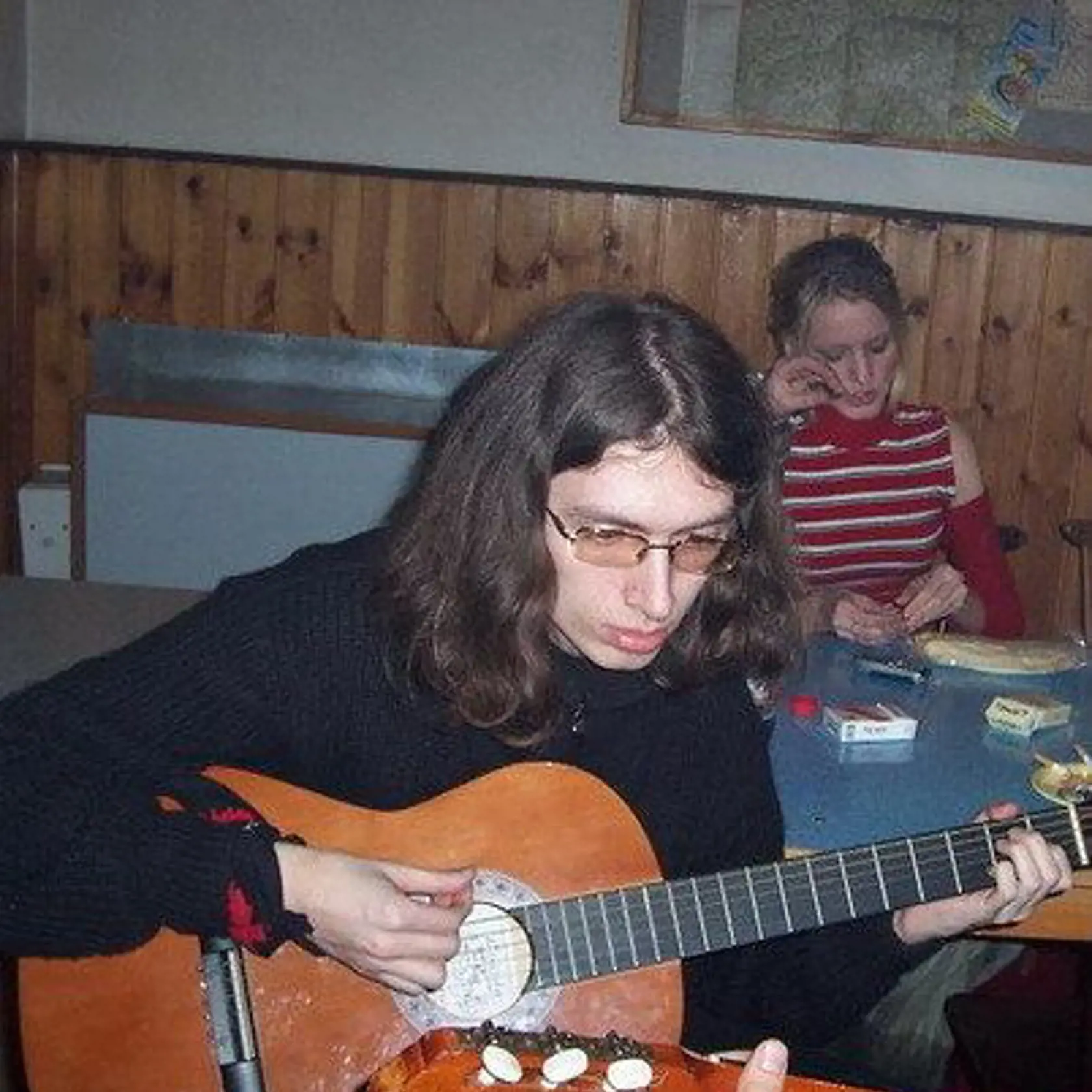 Študenta Filozofickej fakulty UK Daniela Tupého a jeho kamarátov napadla 4. novembra 2005 na Tyršovom nábreží v Bratislave skupina mužov.