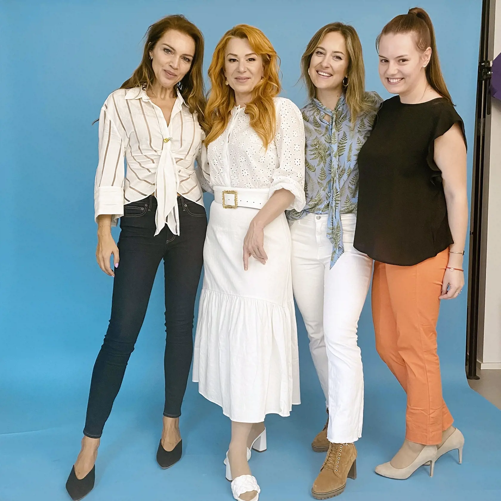 Martina Ďumbalová (vpravo)
pri fotení titulky s Helenou
Krajčiovou.
