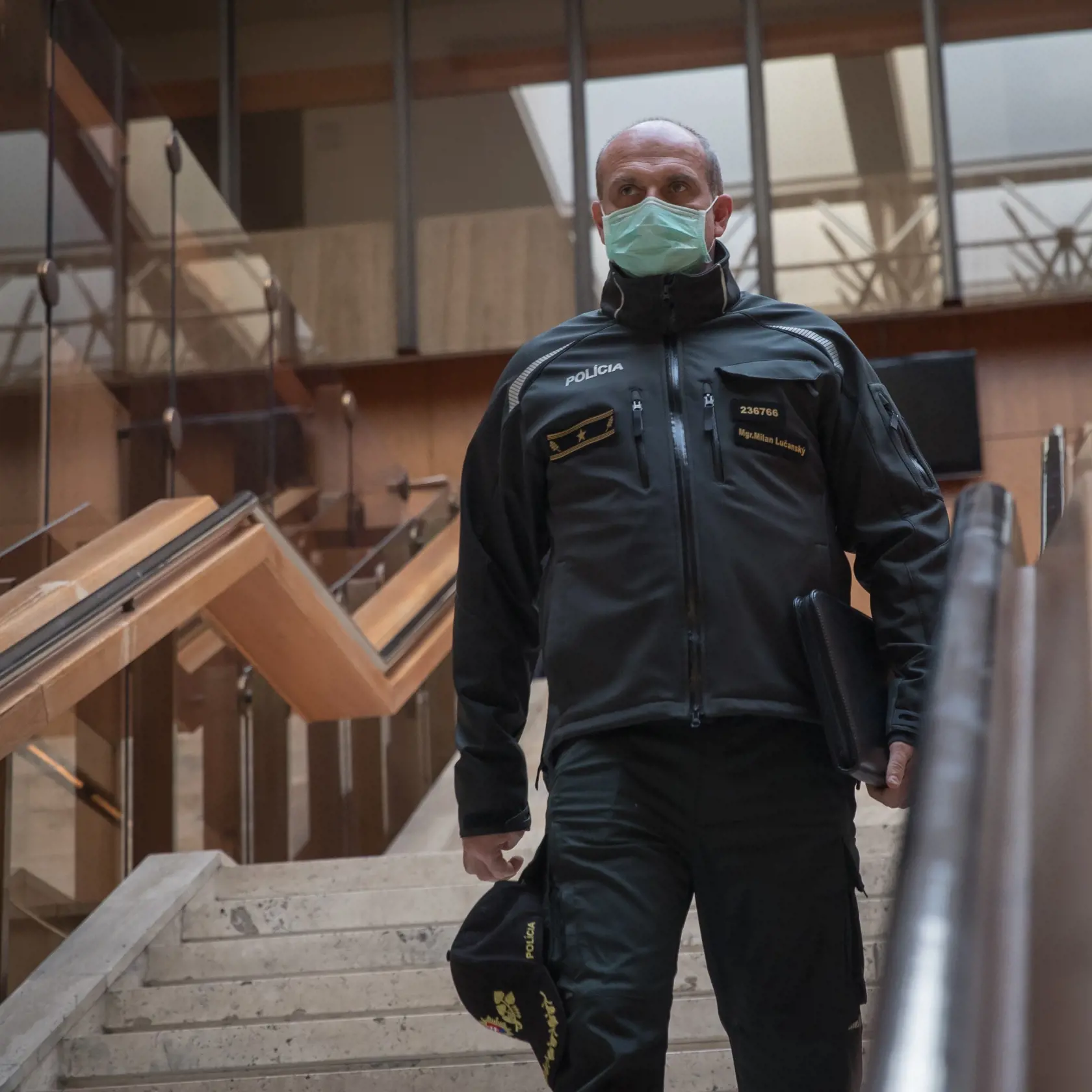 Zasadnutie krízového štábu na Ůrade Vlády SR. Na snímke je prezident policajného zboru Milan Lučanský.
