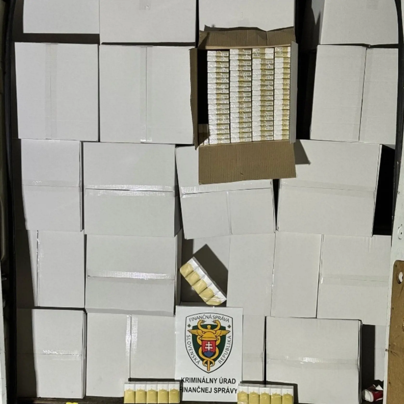 Našli v nej viac ako dva milióny kusov cigariet.