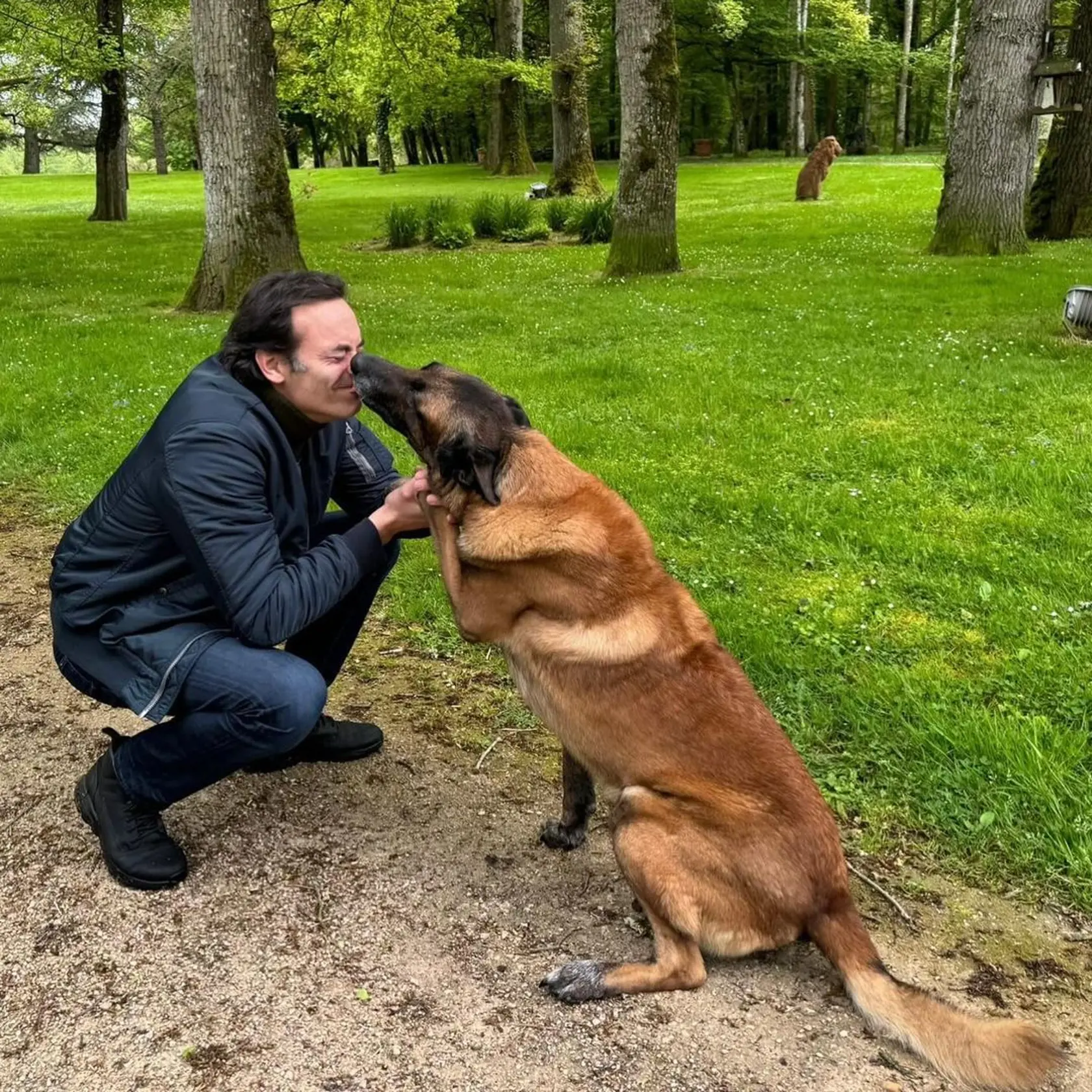 Anthony Delon s posledným psom svojho otca Alaina meno Loubo.