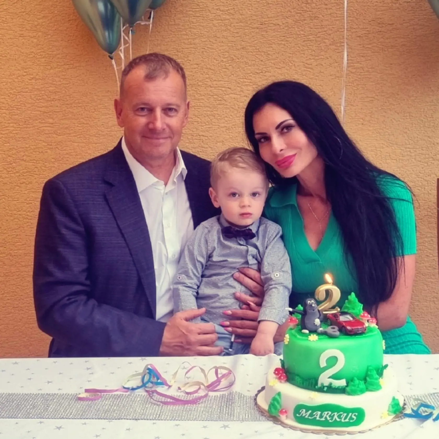 Boris Kollár so svojím najmladším synom Markusom a jeho mamou Mirkou.