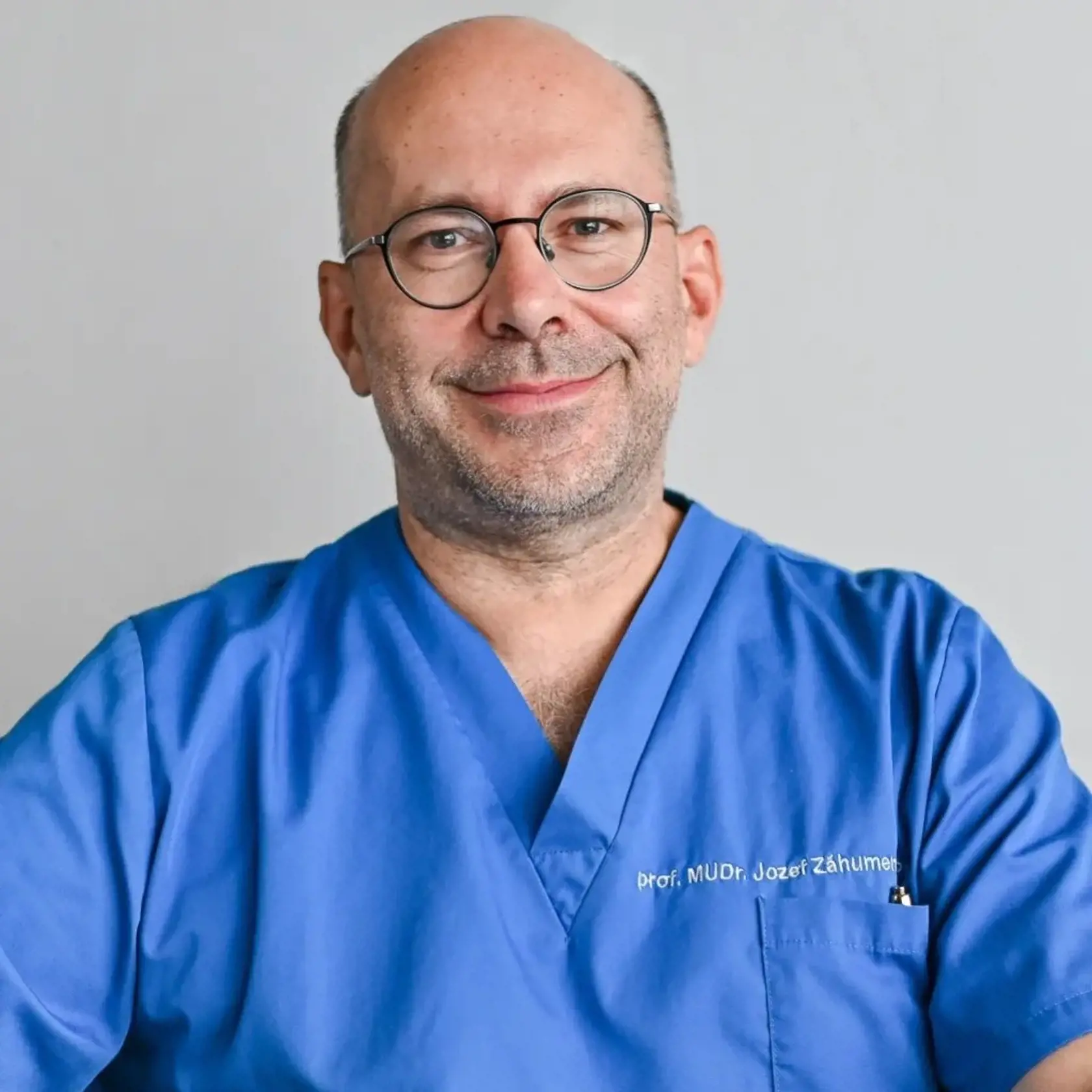 Novou posilou mimoparlamentného Progresívneho Slovenska (PS) pre oblasť pôrodníctva sa pred septembrovými parlamentnými voľbami stal pôrodník a gynekológ Jozef Záhumenský. Ten chce priniesť do legislatívy pohľad založený na vedeckých faktoch a odbornej praxi, ktorý podľa jeho slov pri tvorbe zákonov neraz chýba.