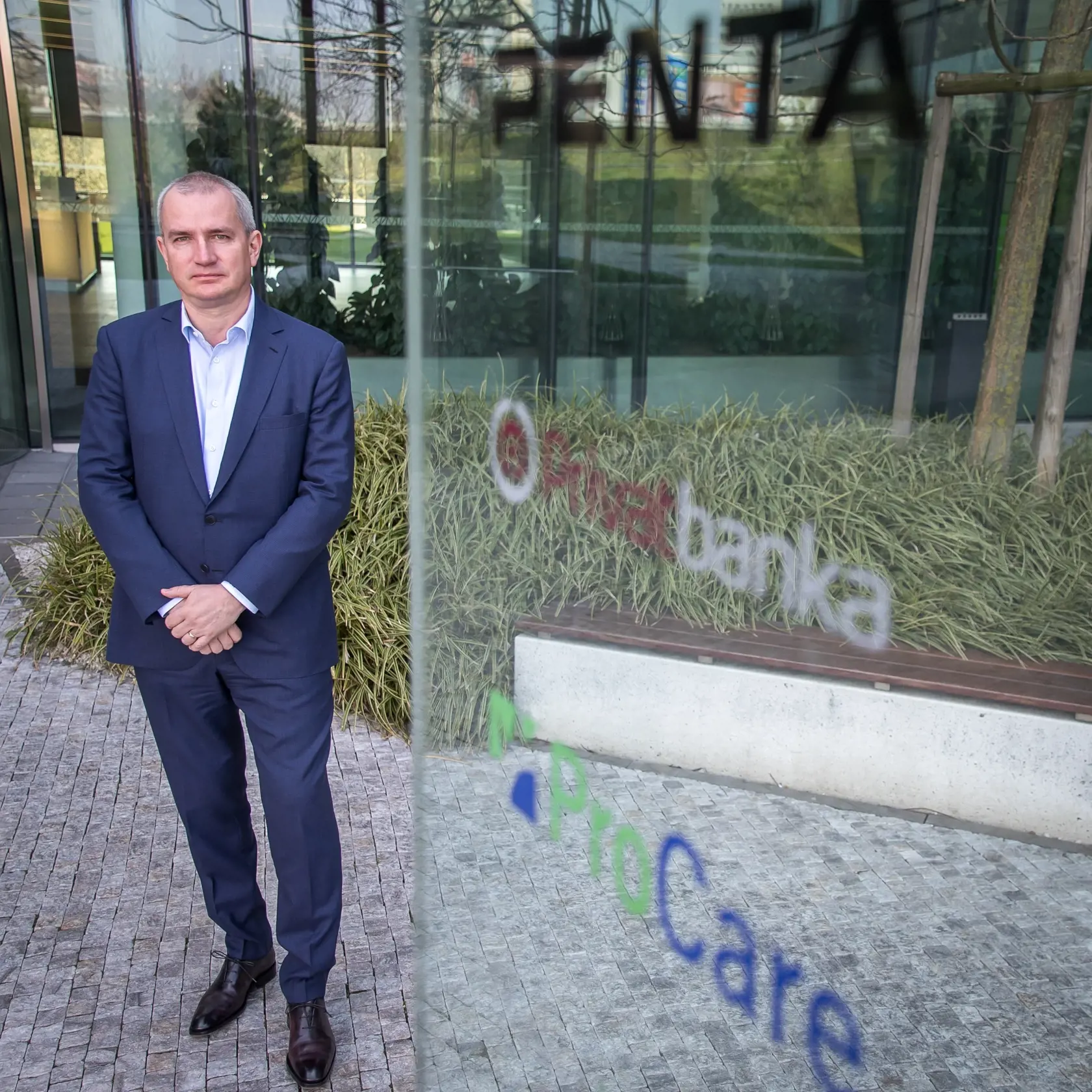 Súčasný spolumajiteľ Penty a top manažér Eduard Maták prestane byť na konci roku 2021 spolumajiteľom celej skupiny Penta a projektovým lídrom zodpovedným za zdravotníctvo.