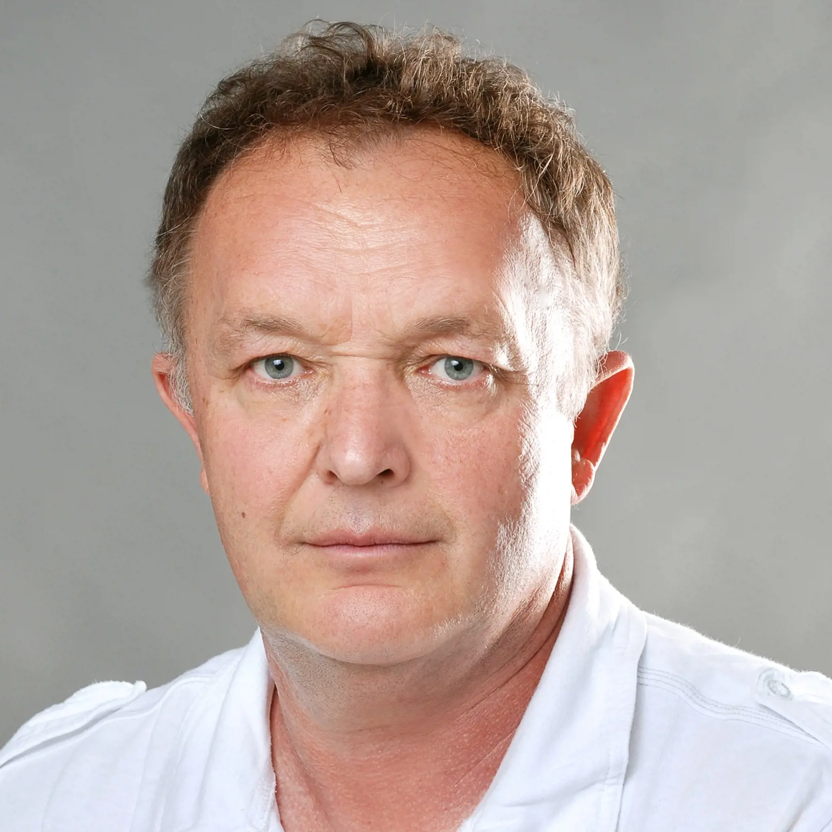 Špecialista a súdny znalec Miroslav Hájek zdôrazňuje, že pri páde lietadla môžu byť príčiny rôzne: technická závada, ľudský faktor alebo kombinácia obidvoch.