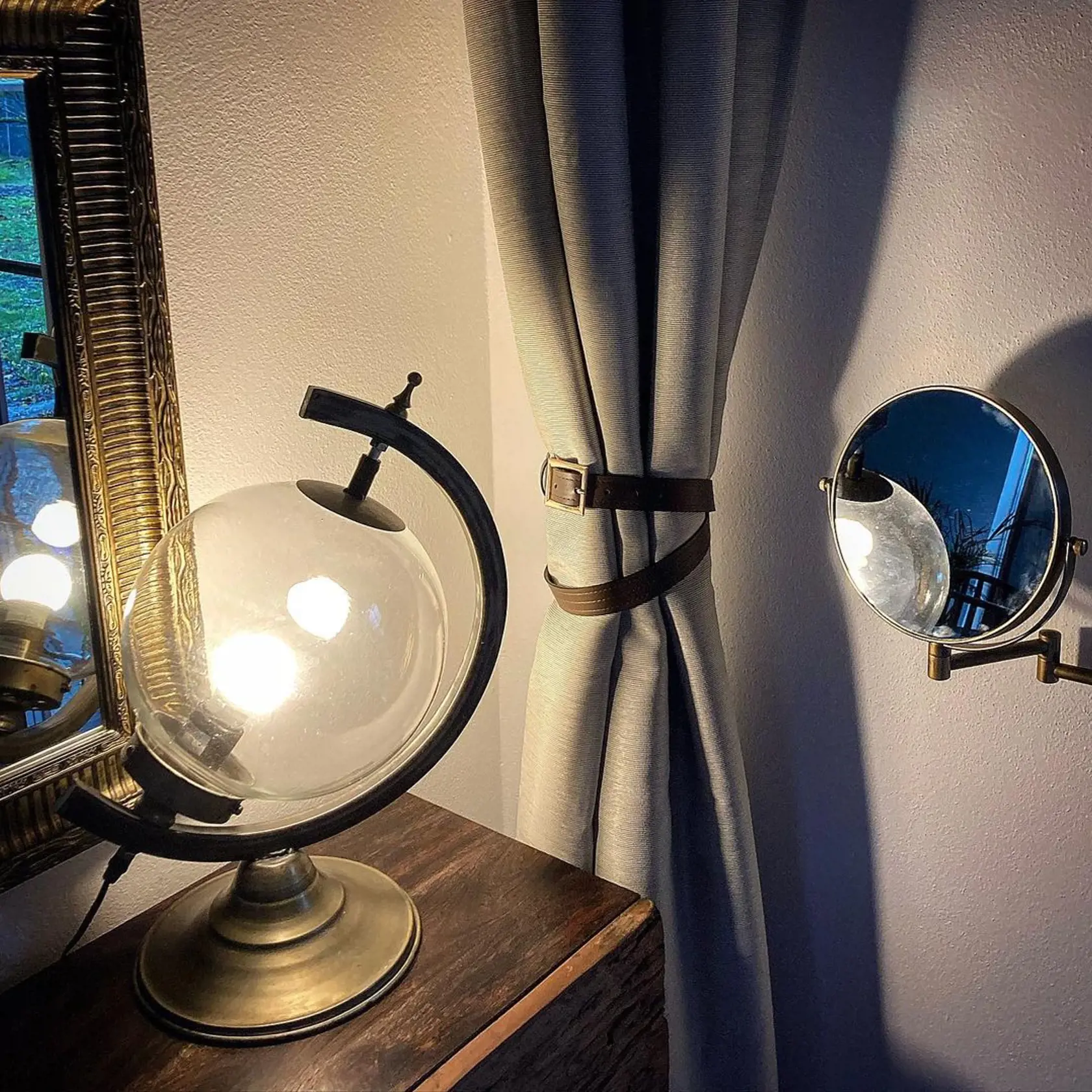Takúto zaujímavú lampu má Monika v spálni. 