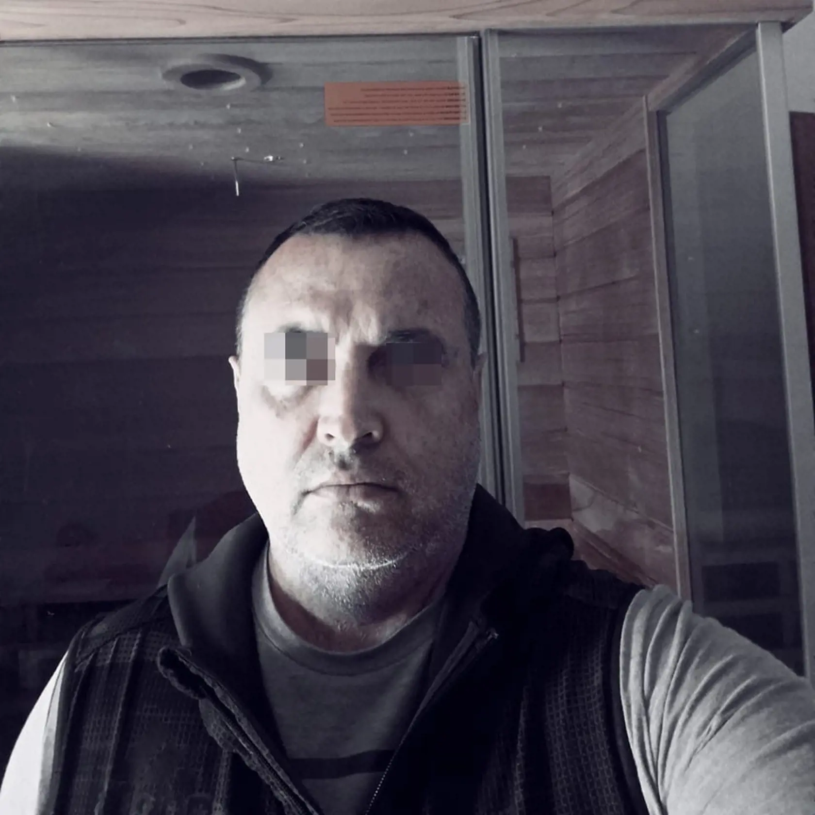 Ľuboš R. z Tepličky nad Váhom zomrel pri zákroku  žilinských policajtov po zásahu taserom. V minulosti o ňom médiá informovali v súvislosti s prípadom, kedy podpálil vzácnu 400-ročnú múmiu Žofie Bosniakovej vystavenú v kaplnke kostola v Tepličke. 