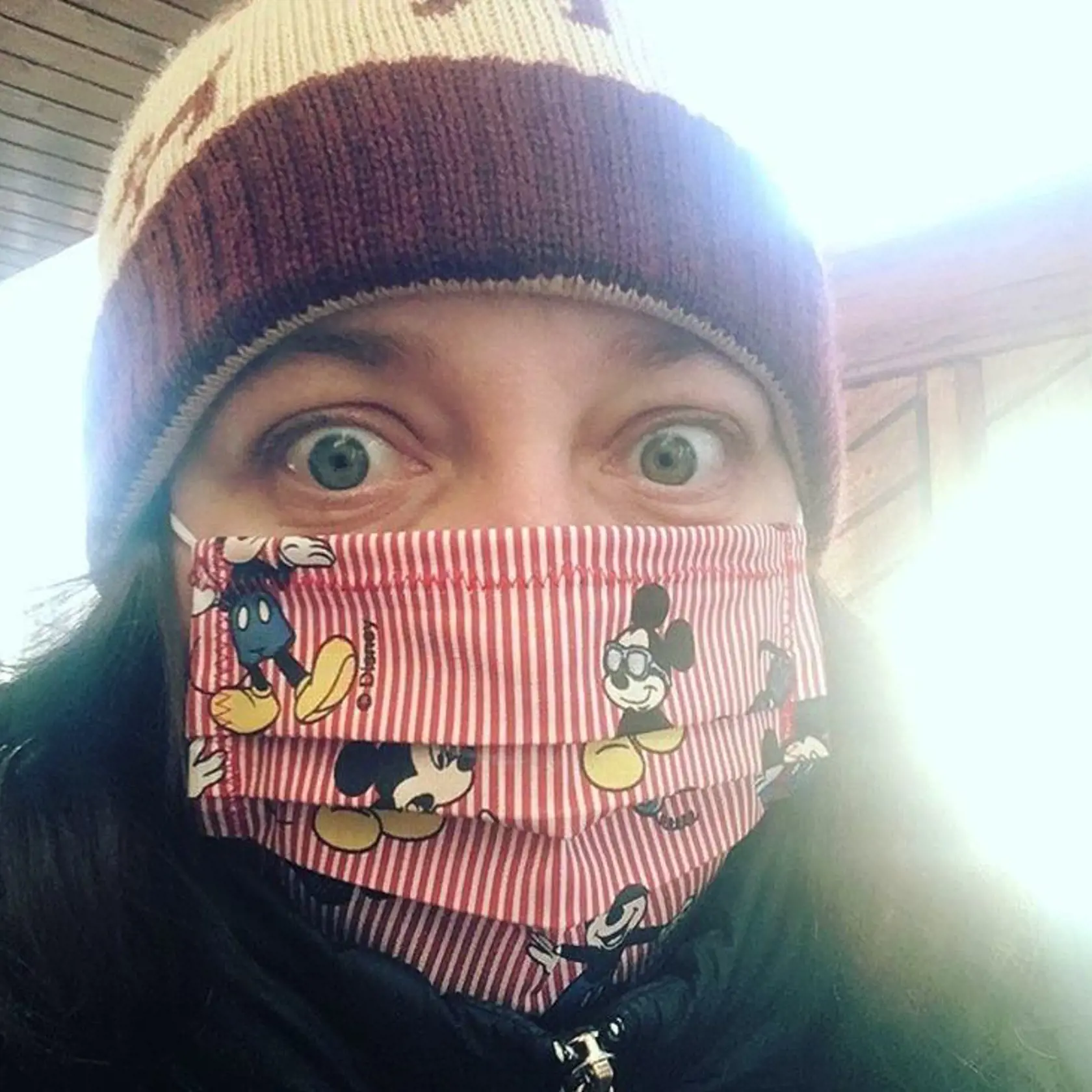 Katarína Koščová s originálnym rúškom s Mickey Mousom.