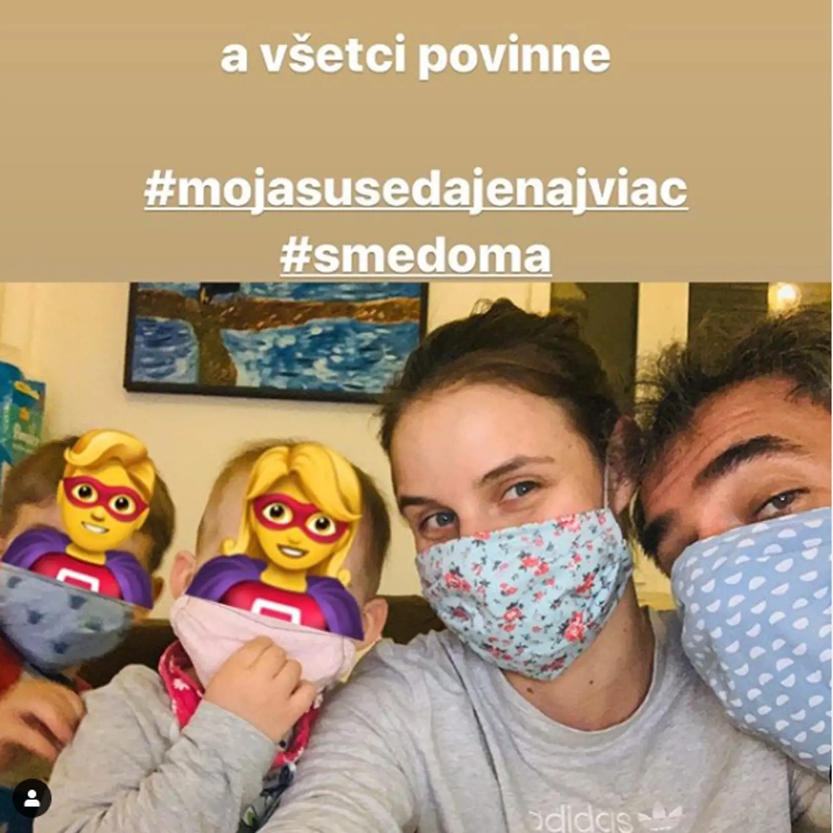 Nela v domácej karanténe s rodinkou.