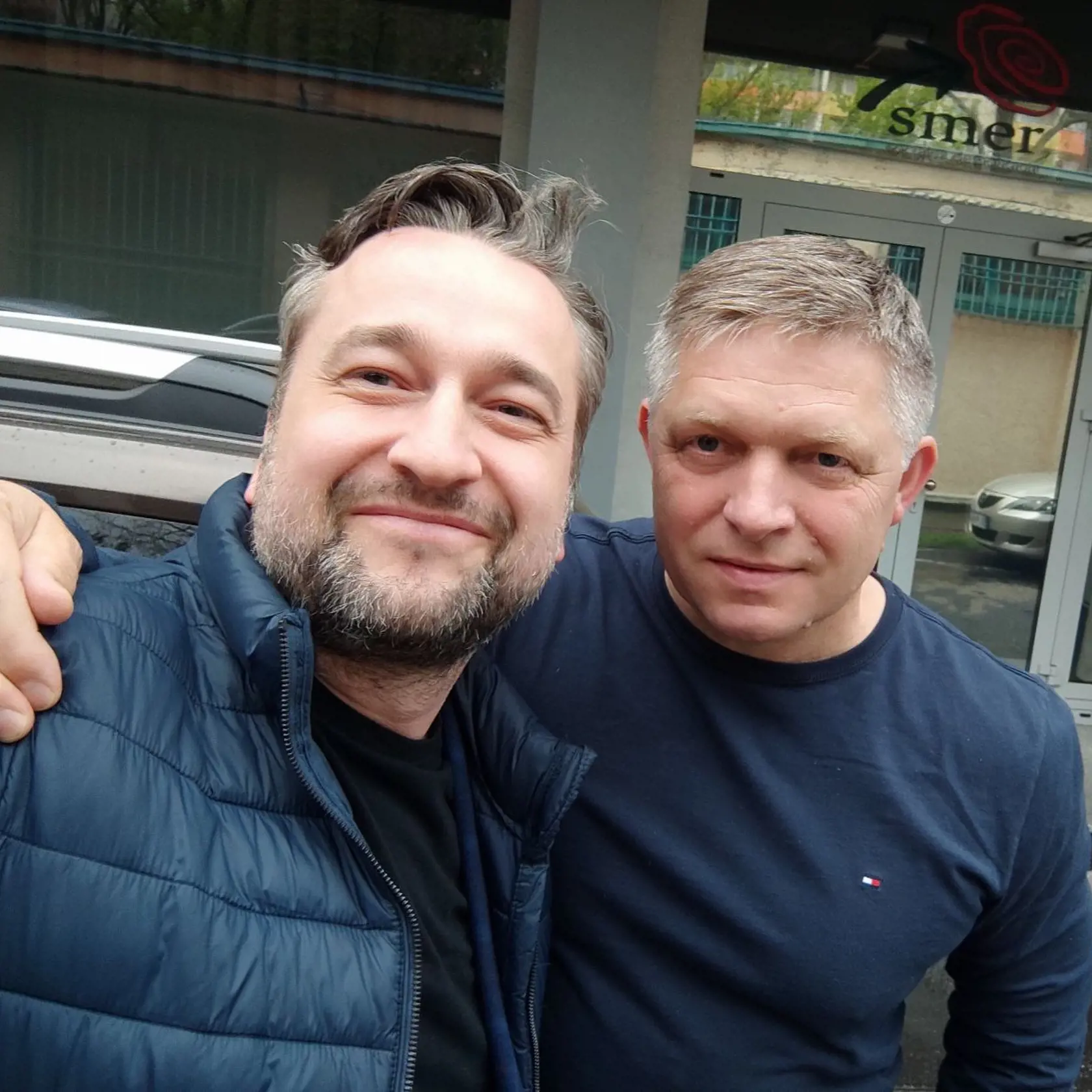 „Všetko najlepšie k 60. narodeninám, Robert, želám Ti,“ zagratuloval Blaha Ficovi.